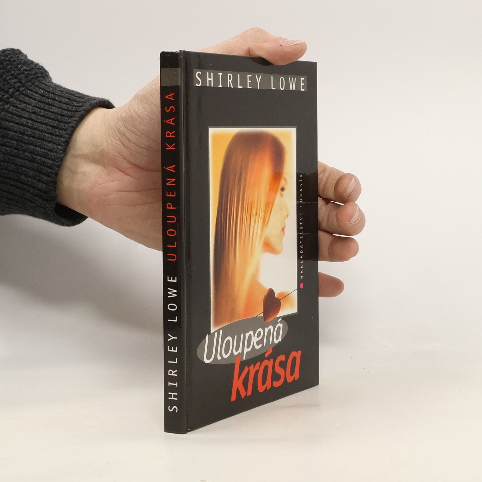 Shirley Lowe Uloupená krása