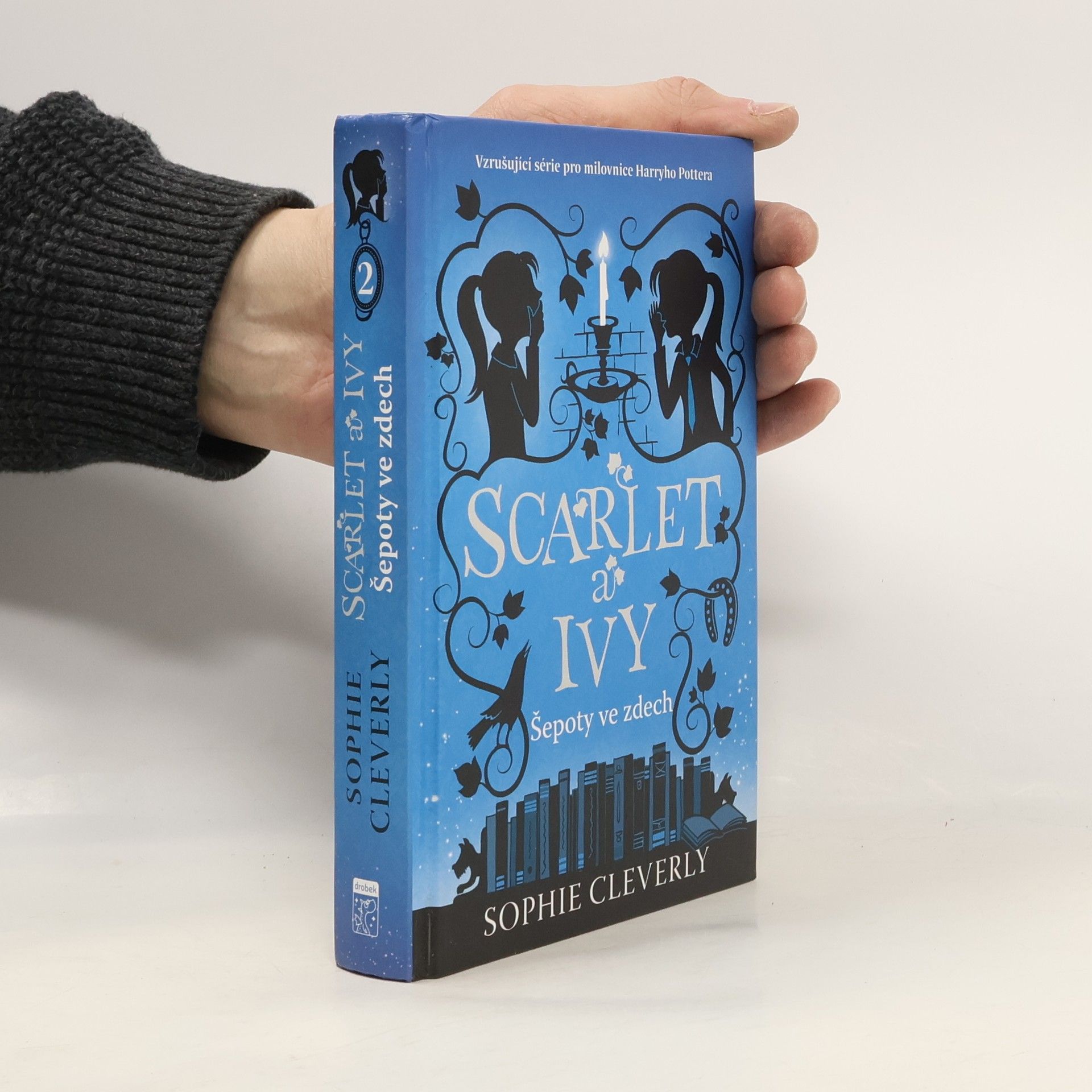 Sophie Cleverly Scarlet a Ivy. Šepoty ve zdech
