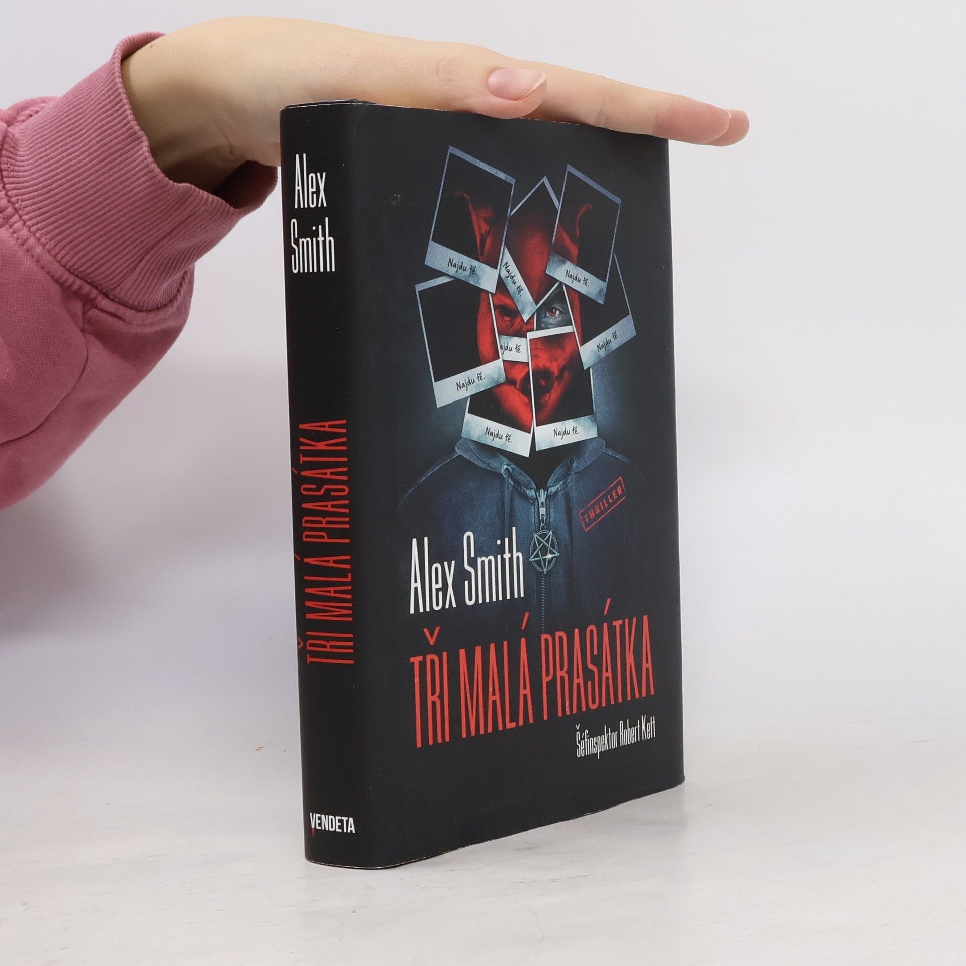 Alexander Gordon Smith Tři malá prasátka