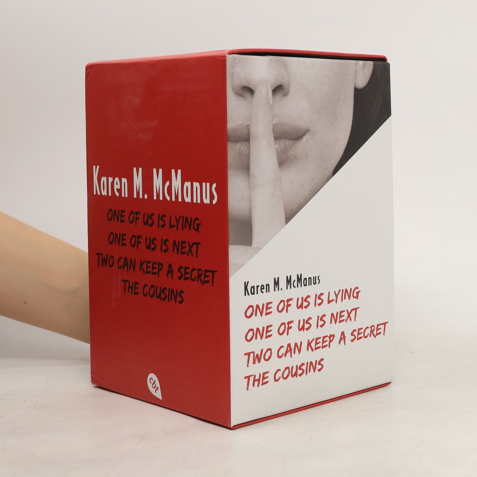 Karen M. McManus Karen M. McManus: Vier Bände im Taschenbuch-Schuber: One of us is lying, One of us is next, Two can keep a secret, The Cousins