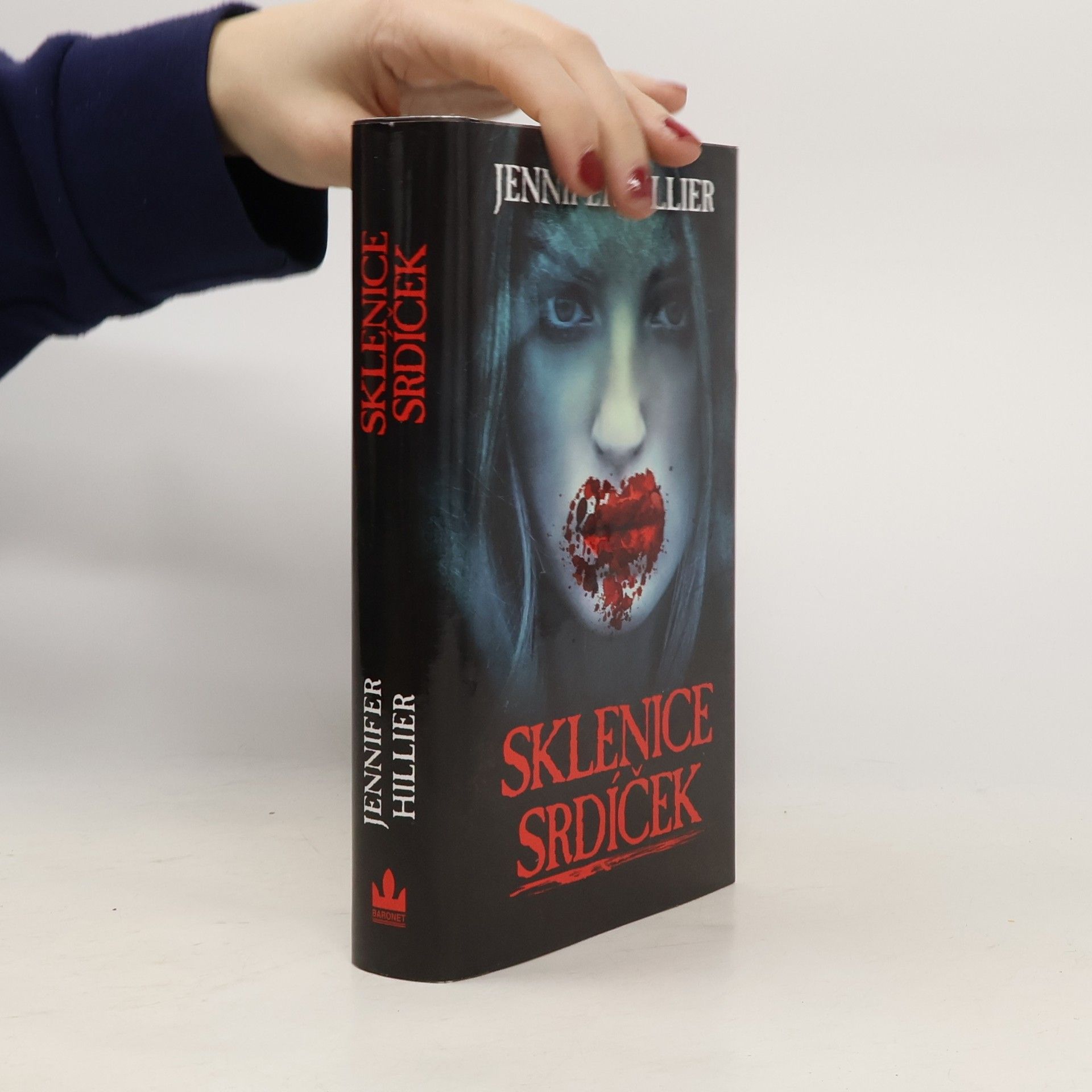 Jennifer Hillier Sklenice srdíček