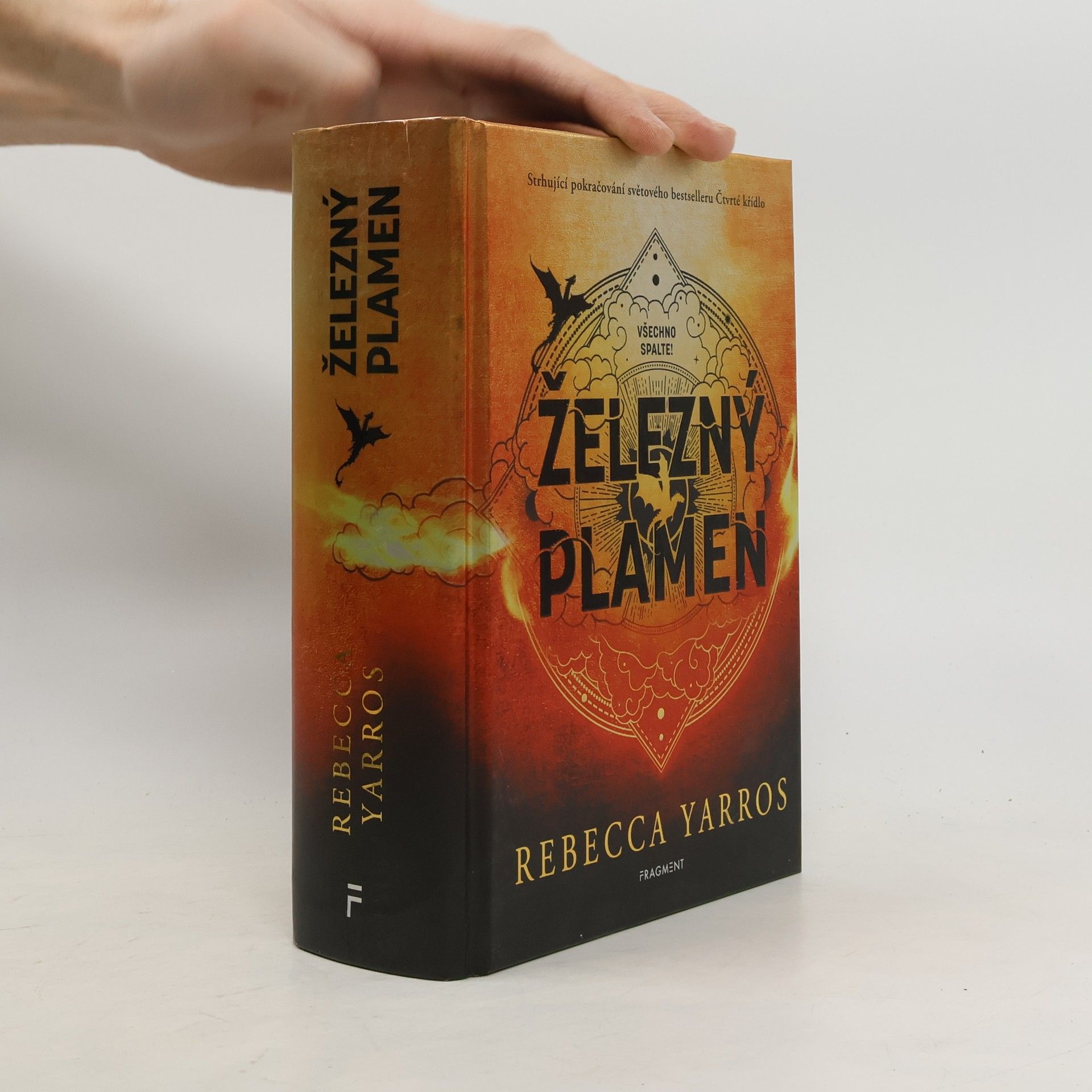 Rebecca Yarros Železný plamen