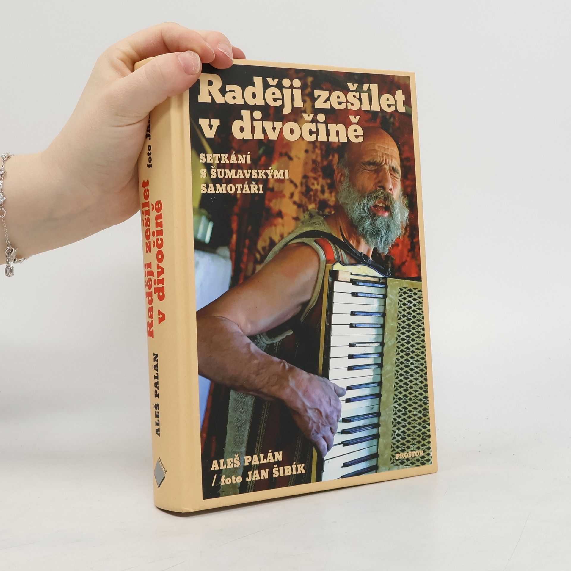 Raději zešílet v divočině: setkání s šumavskými samotáři