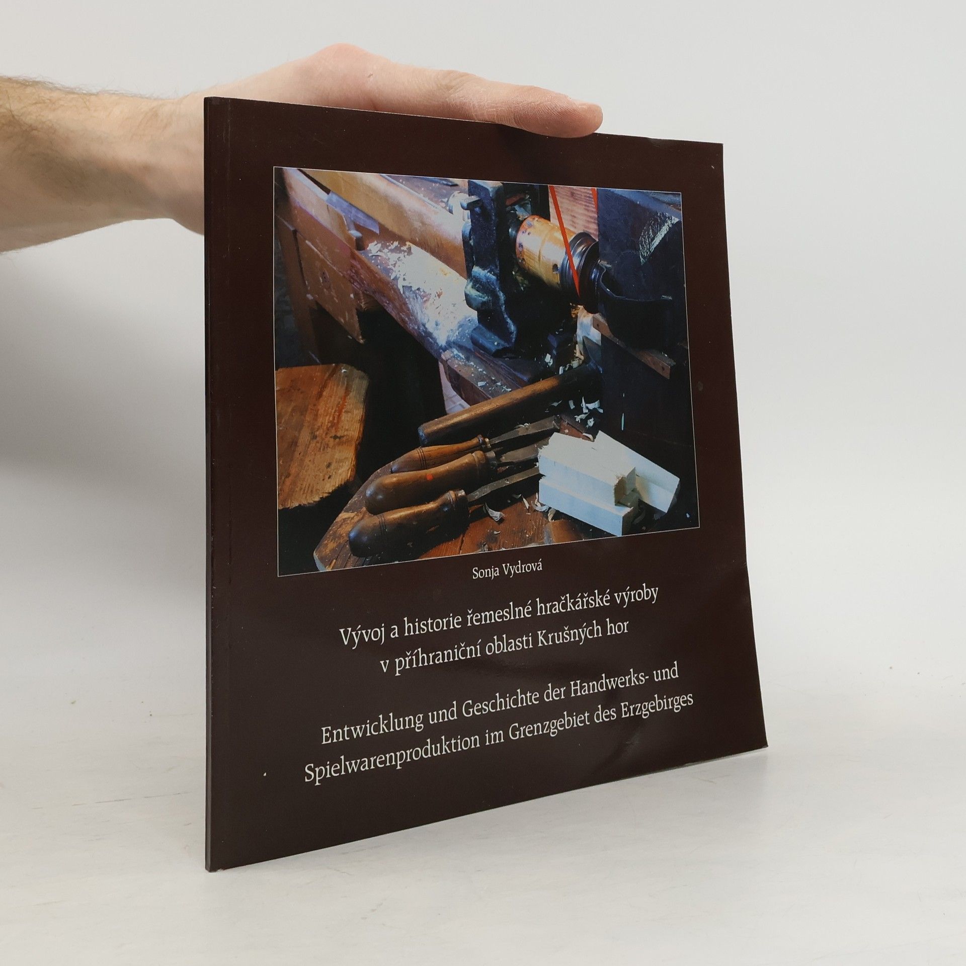 Sonja Vydrová Vývoj a historie řemeslné hračkářské výroby v příhraniční oblasti Krušných hor. Entwicklung und Geschichte der Handwerks- und Spielwarenproduktion im Grenzgebiet des Erzgebirges