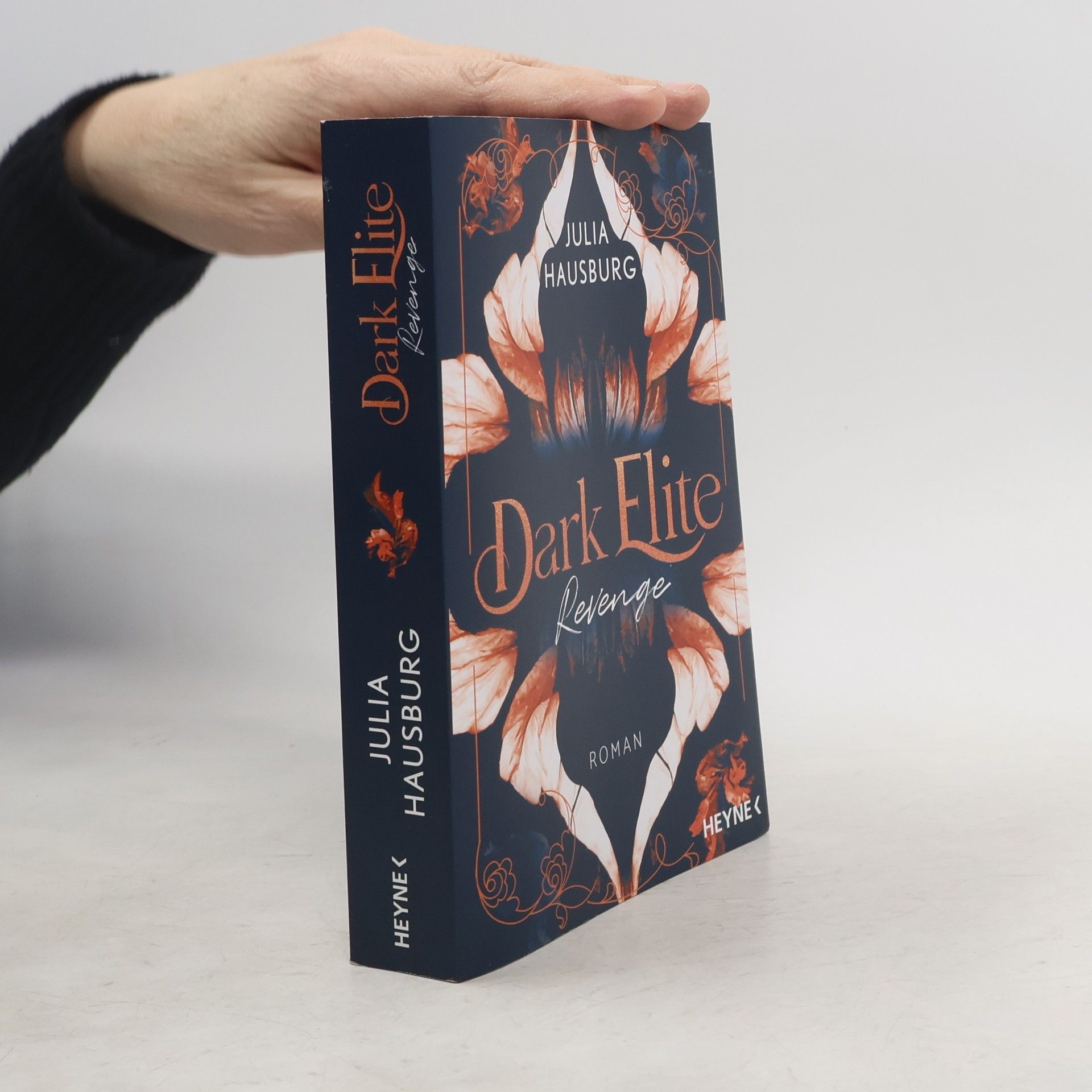 Julia Hausburg Dark Elite – Revenge