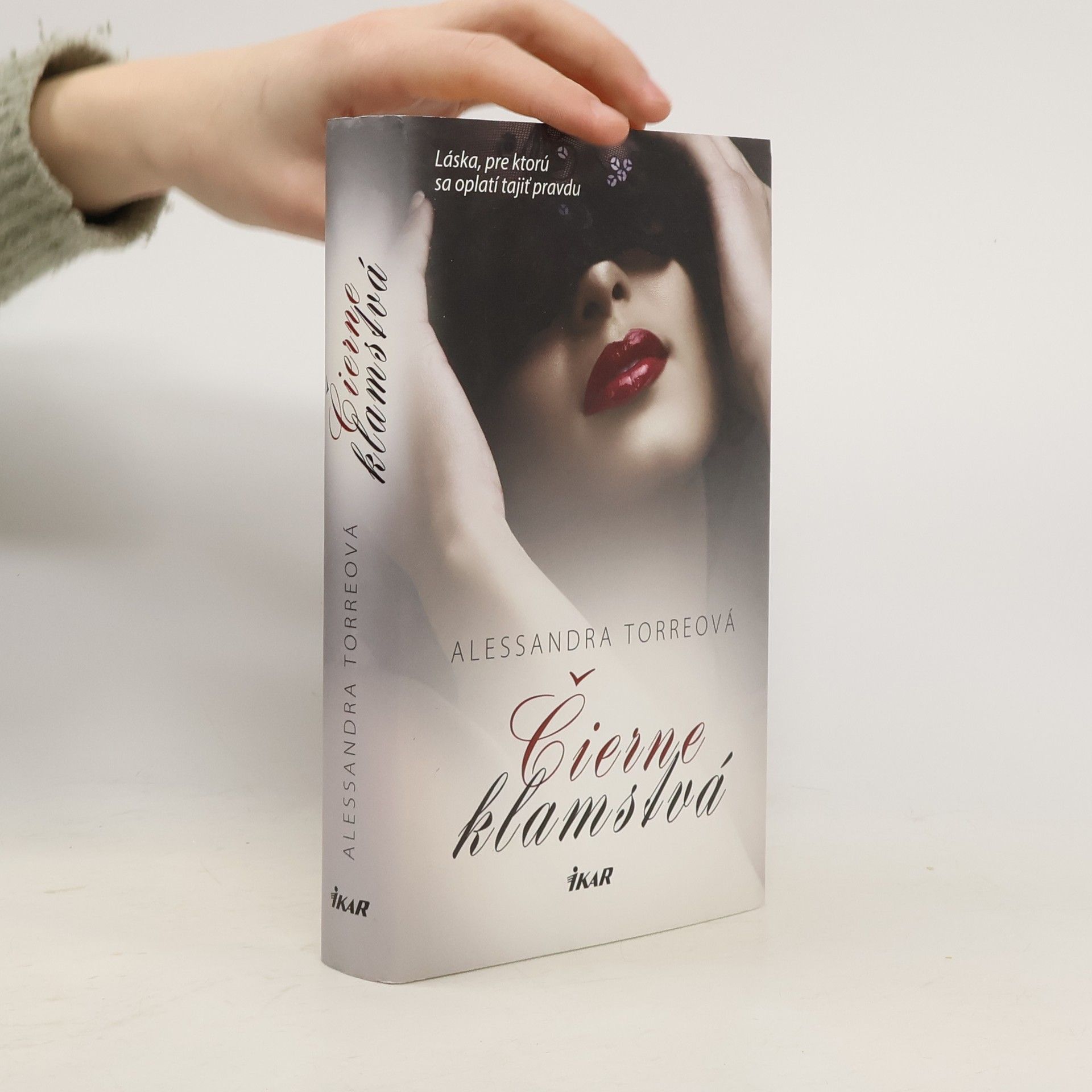 Alessandra Torre Čierne klamstvá