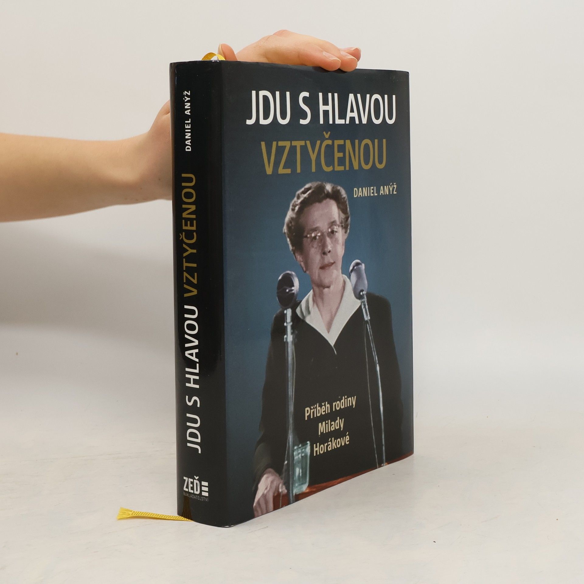 Daniel Anýž Jdu s hlavou vztyčenou. Příběh rodiny Milady Horákové