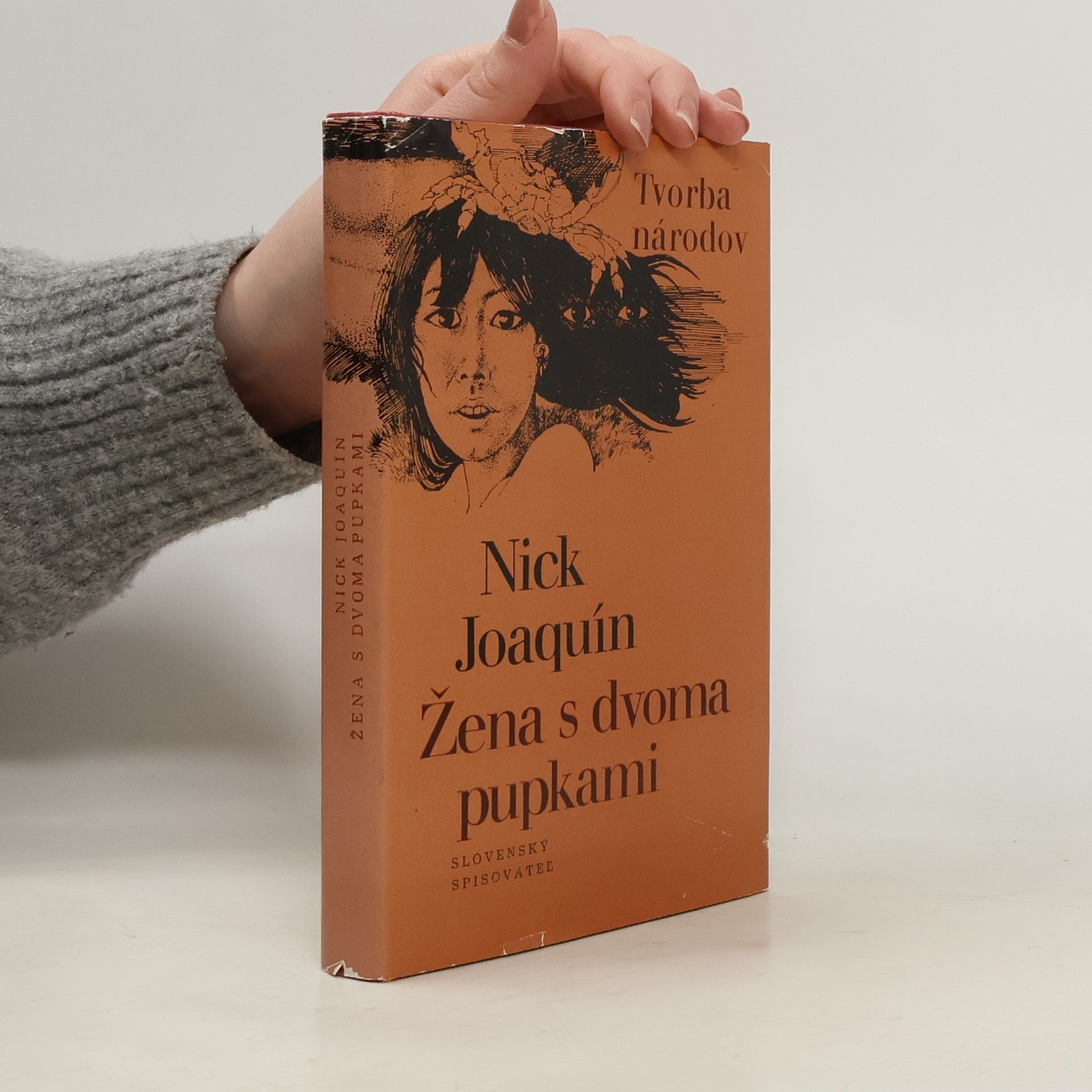 Nick Joaquín Žena s dvoma pupkami