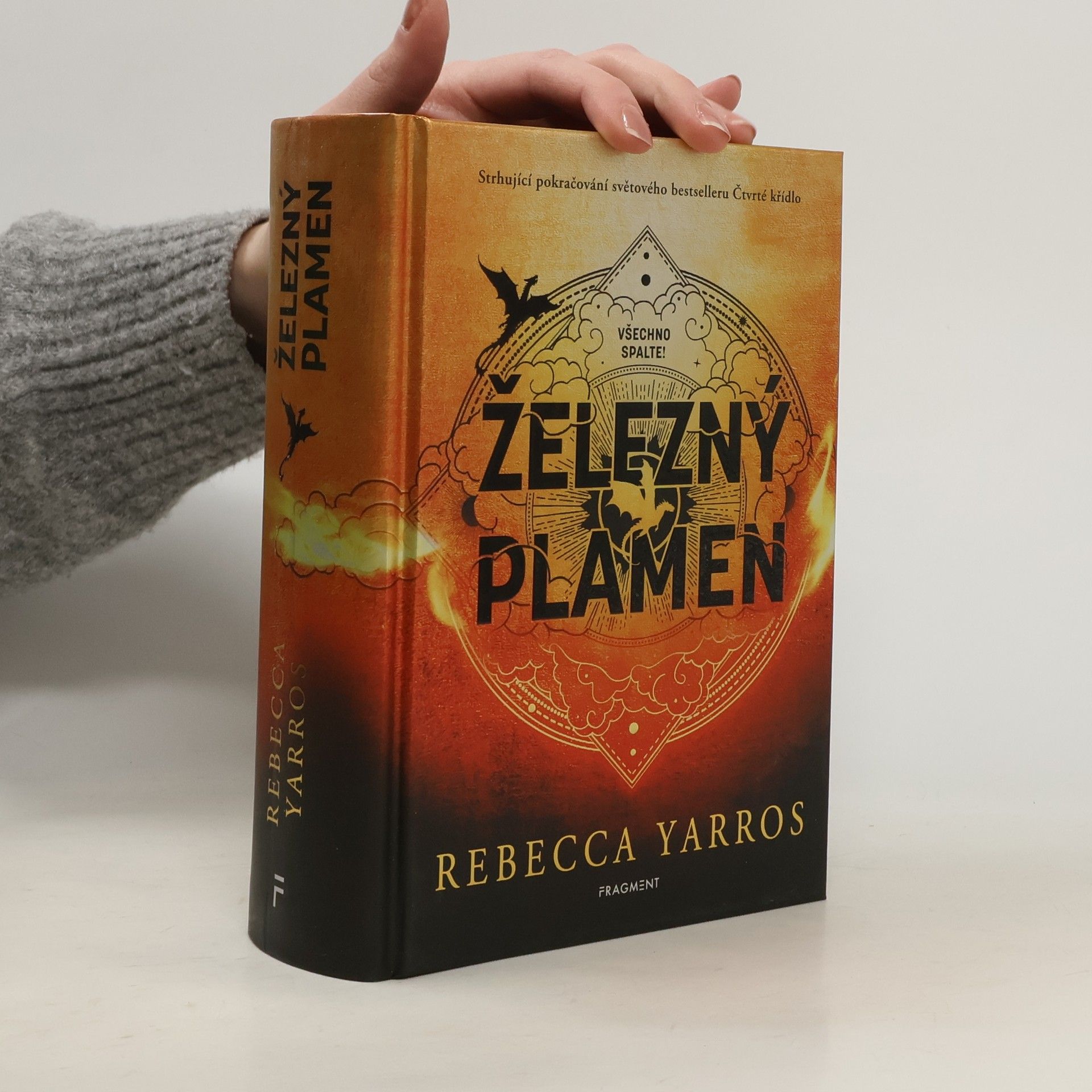 Rebecca Yarros Železný plamen