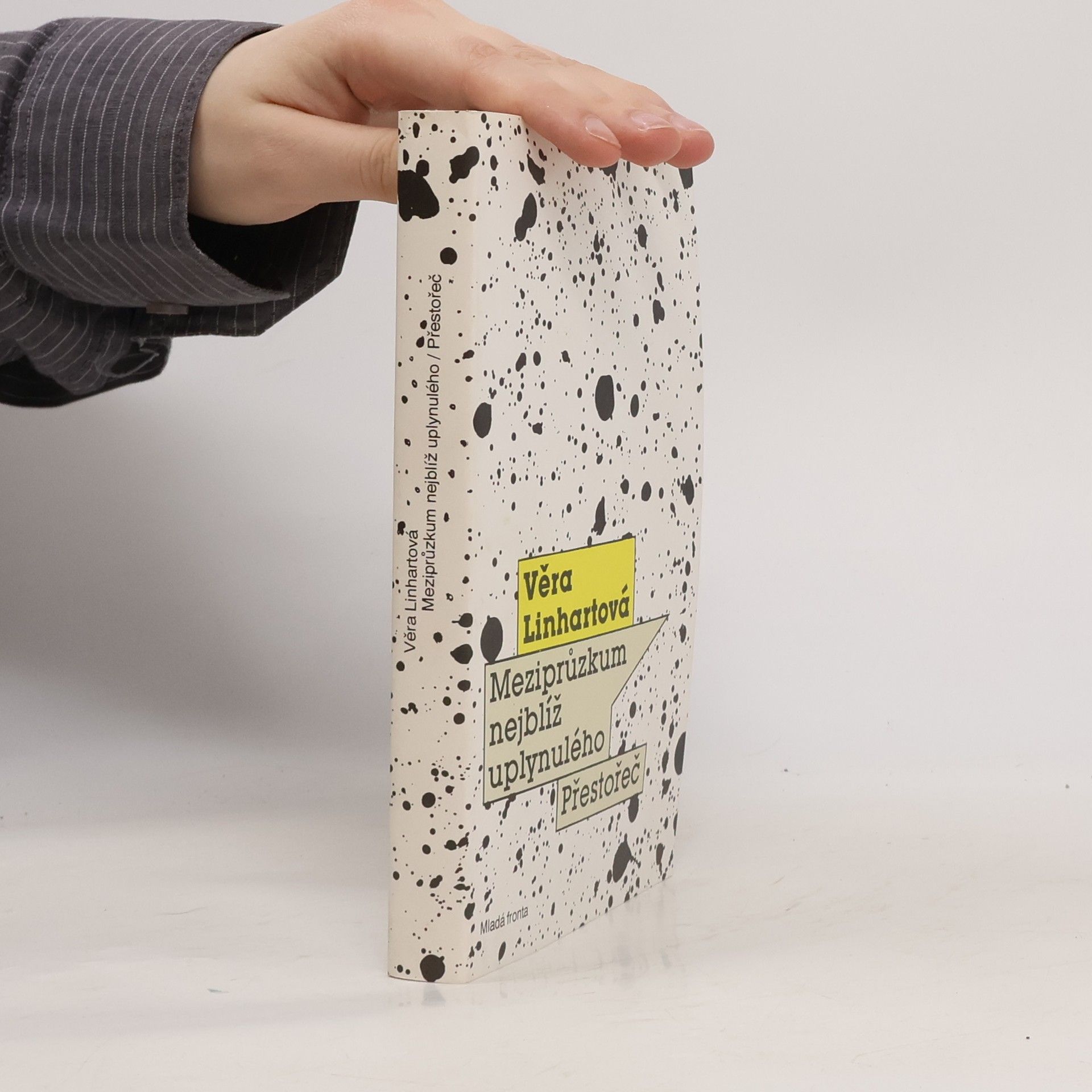 Věra Linhartová Meziprůzkum nejblíž uplynulého ; Přestořeč