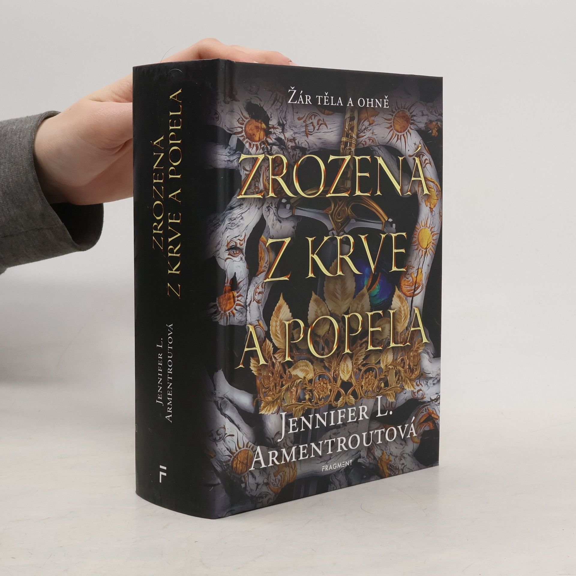 Jennifer L. Armentrout Zrozená z krve a popela