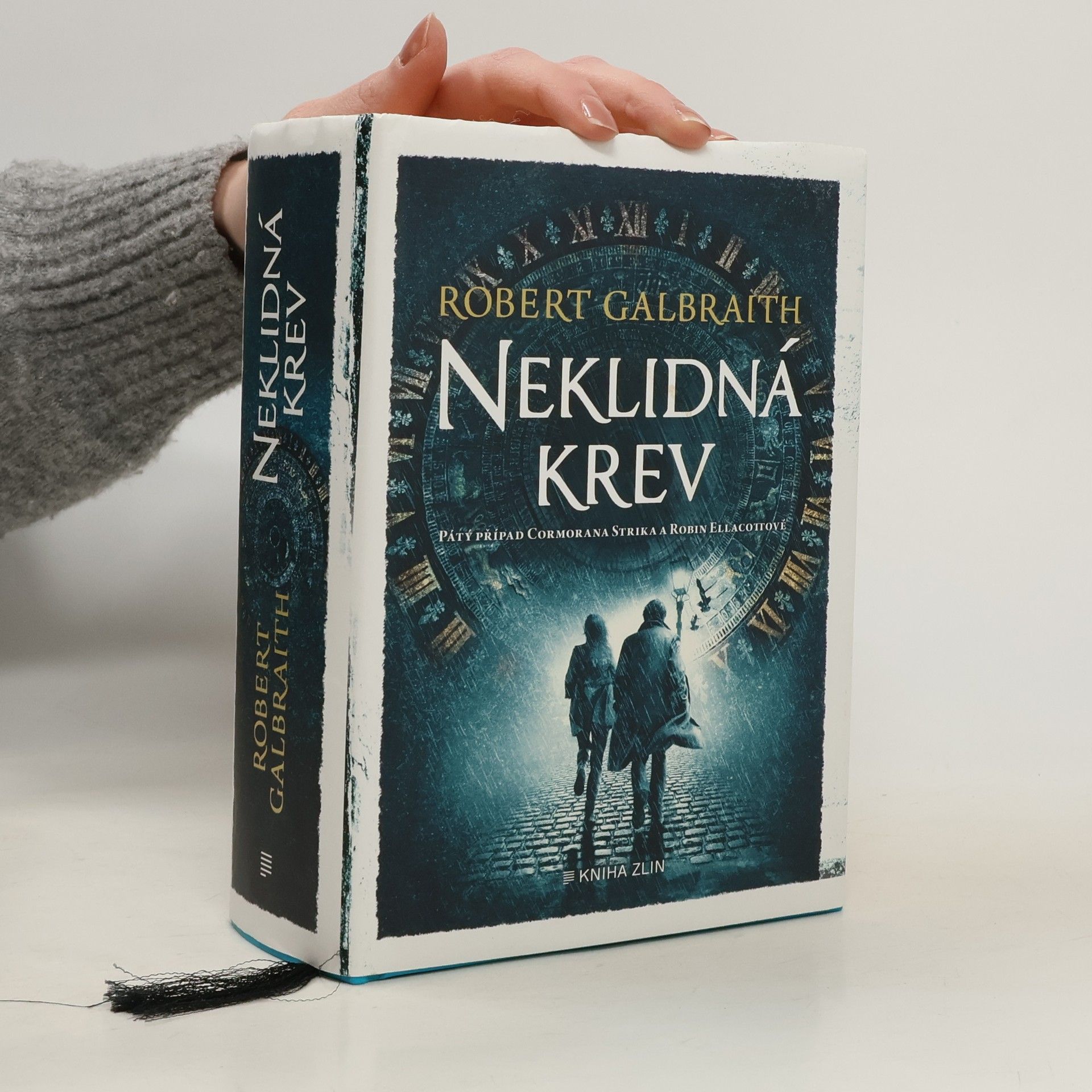 Robert Galbraith Neklidná krev