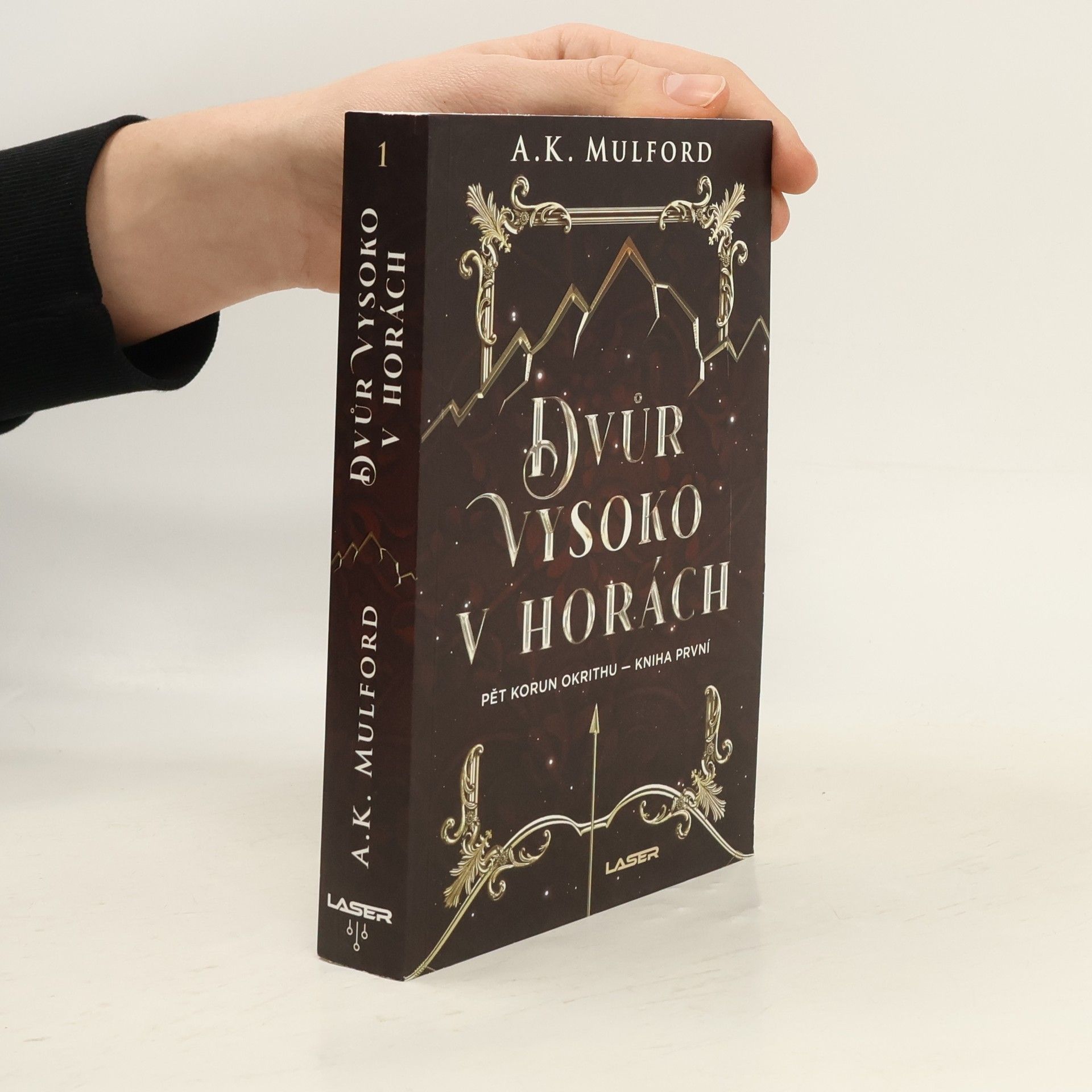 Dvůr vysoko v horách