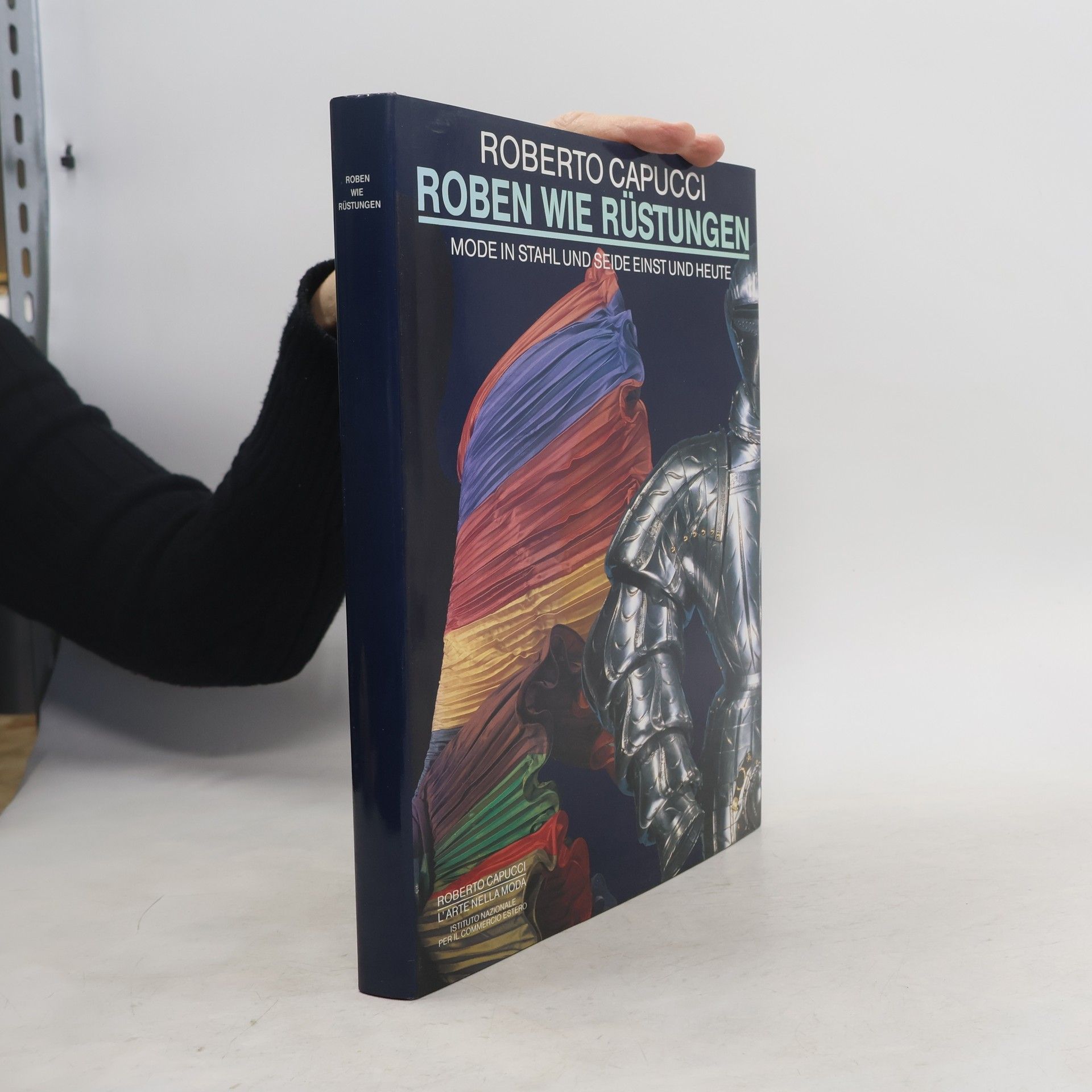Roberto Capucci Roben wie Rüstungen