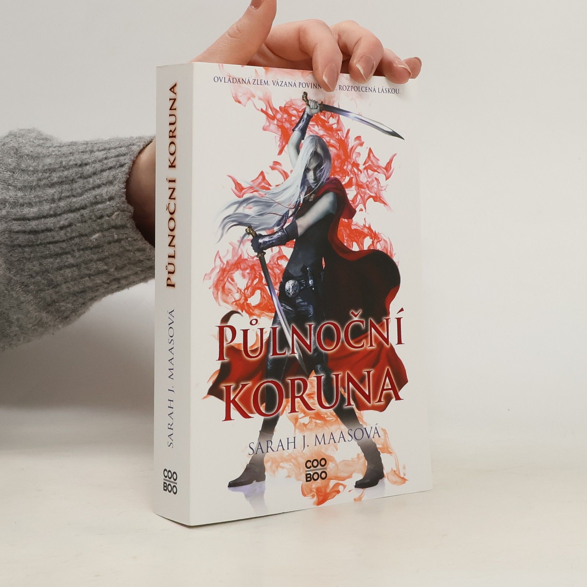 Sarah J. Maas Půlnoční koruna