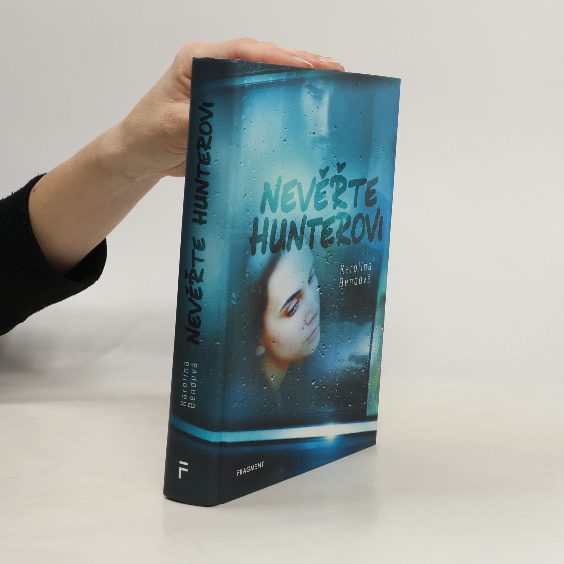 Karolína Bendová Nevěřte Hunterovi