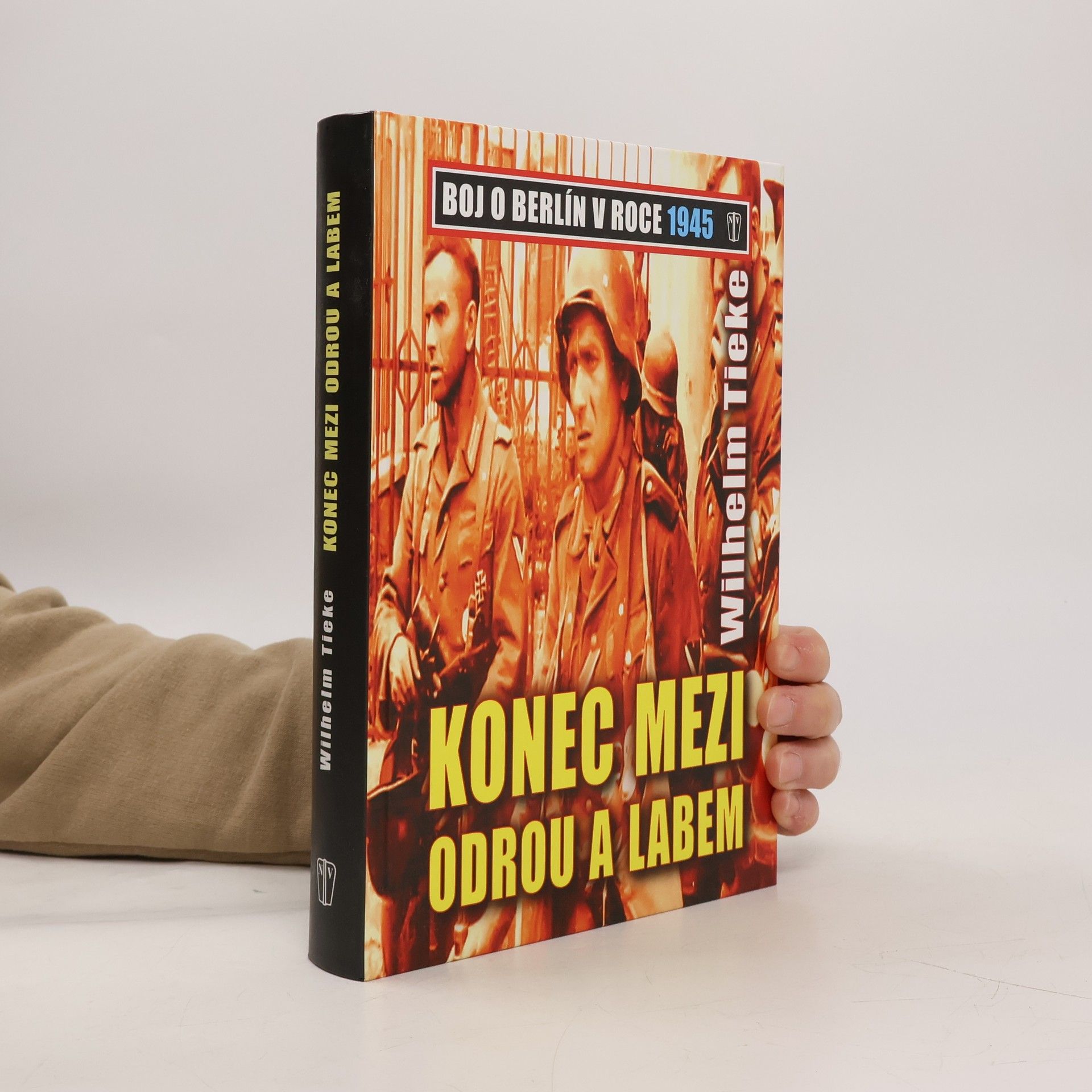 Wilhelm Tieke Konec mezi Odrou a Labem. Boj o Berlín v roce 1945