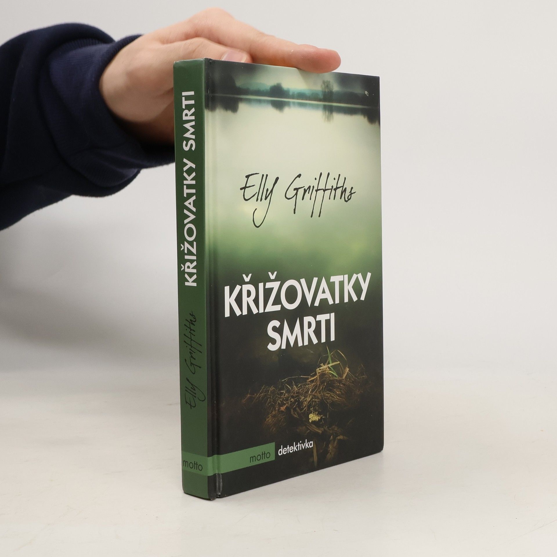 Elly Griffiths Křižovatky smrti