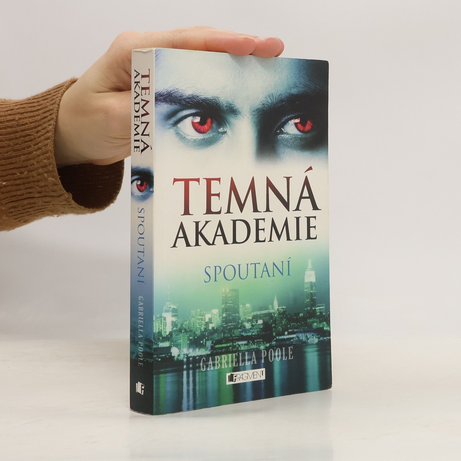 Gabriella Poole Temná akademie. Spoutaní