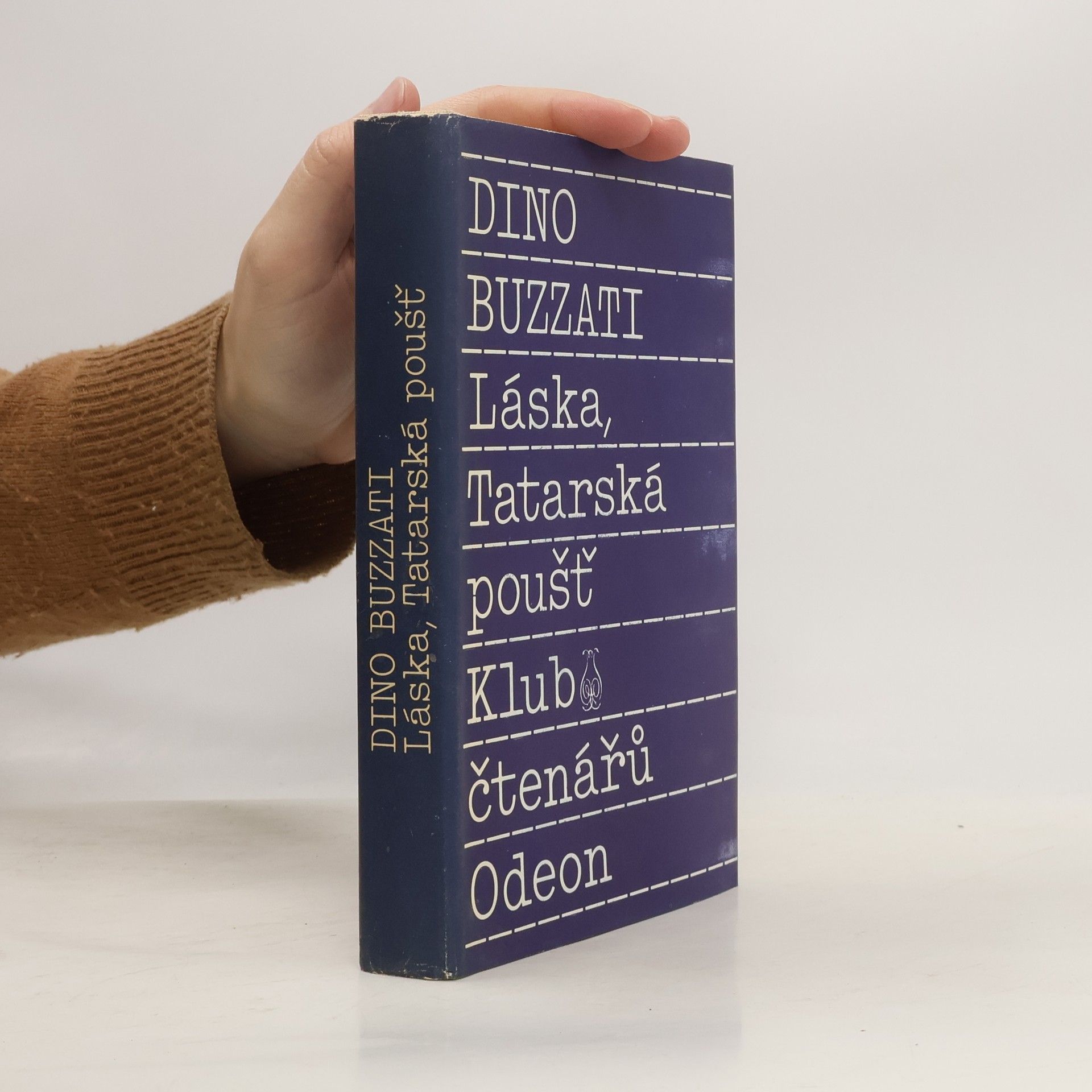 Dino Buzzati Traverso Láska.Tatarská poušť