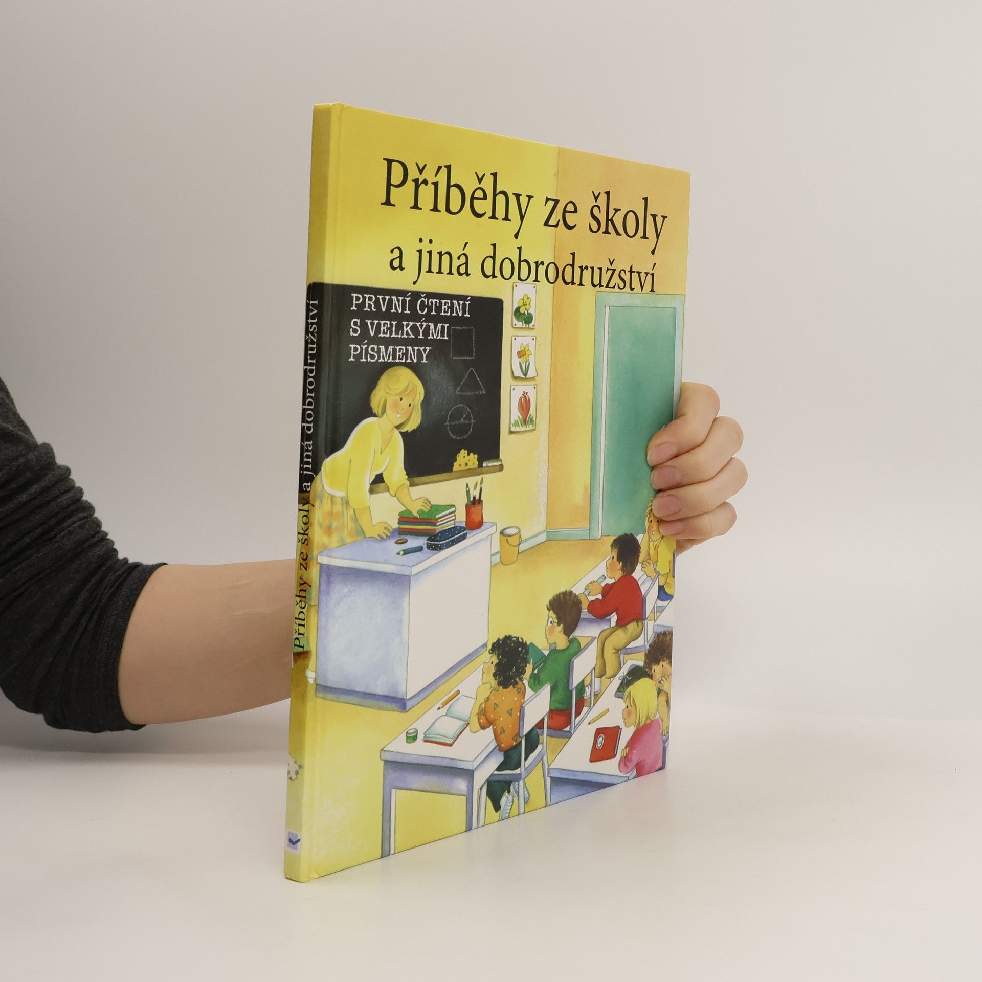 Valériane Macías Příběhy ze školy a jiná dobrodružství. První čtení s velkými písmeny