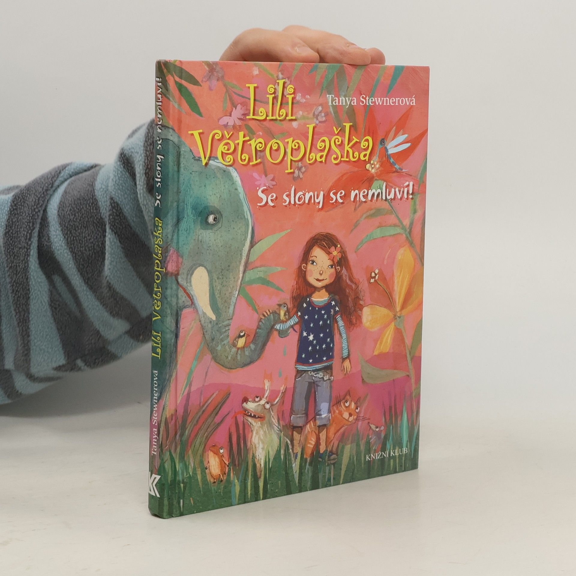 Tanya Stewner Lili Větroplaška. Se slony se nemluví!