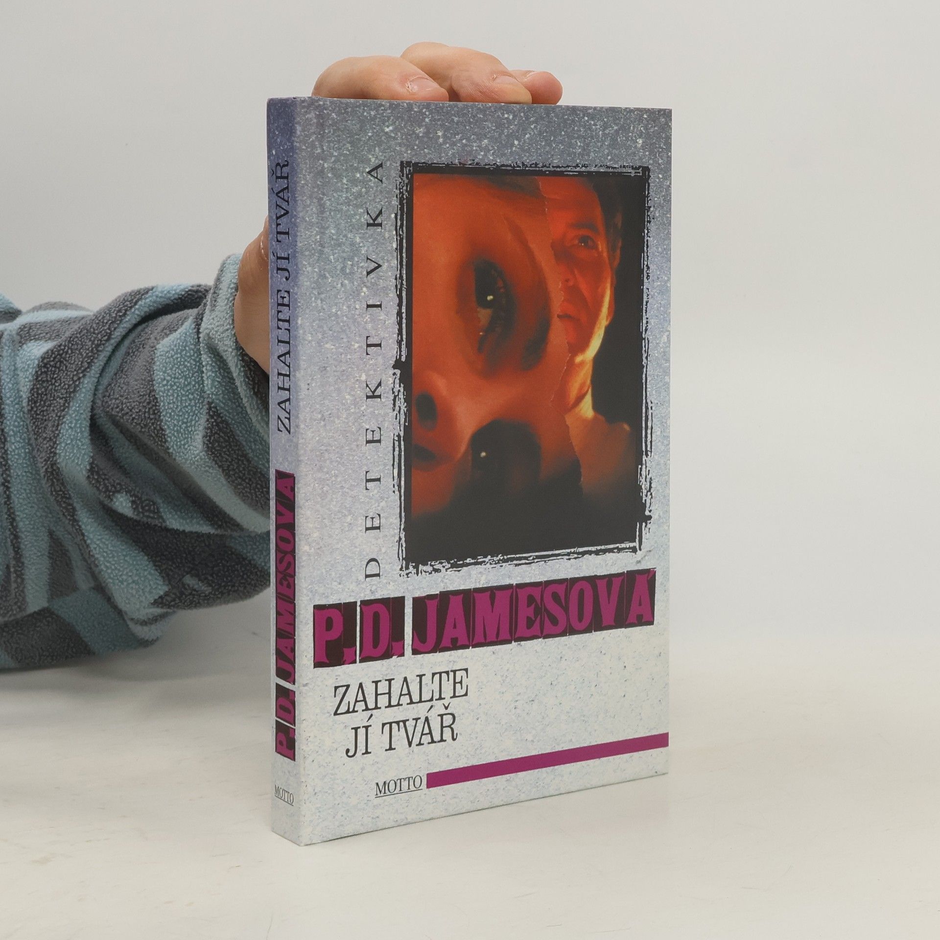 P. D. James Zahalte jí tvář