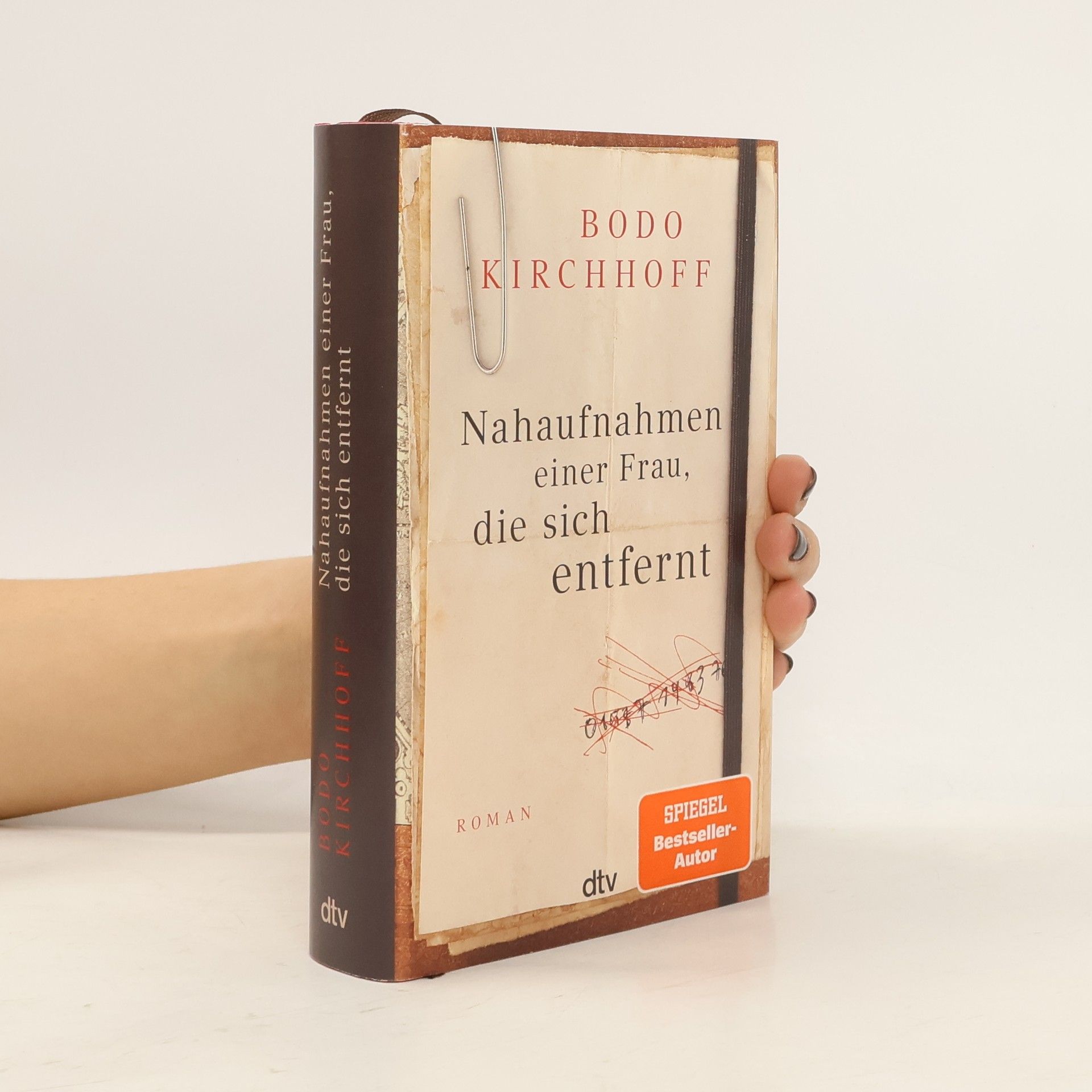 Bodo Kirchhoff Nahaufnahmen einer Frau, die sich entfernt