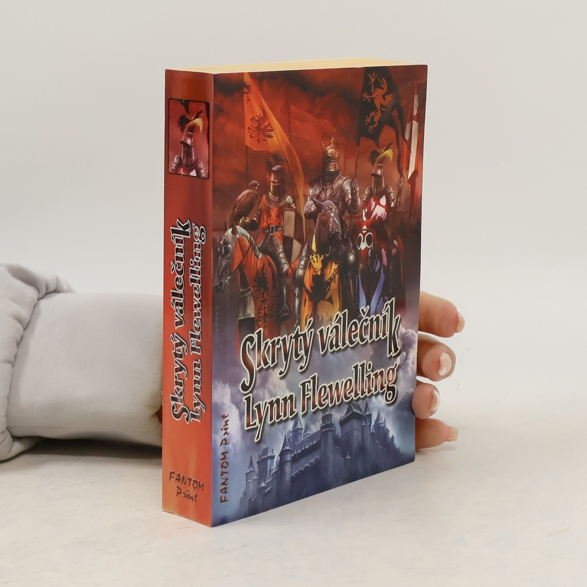 Lynn Flewelling Skrytý válečník