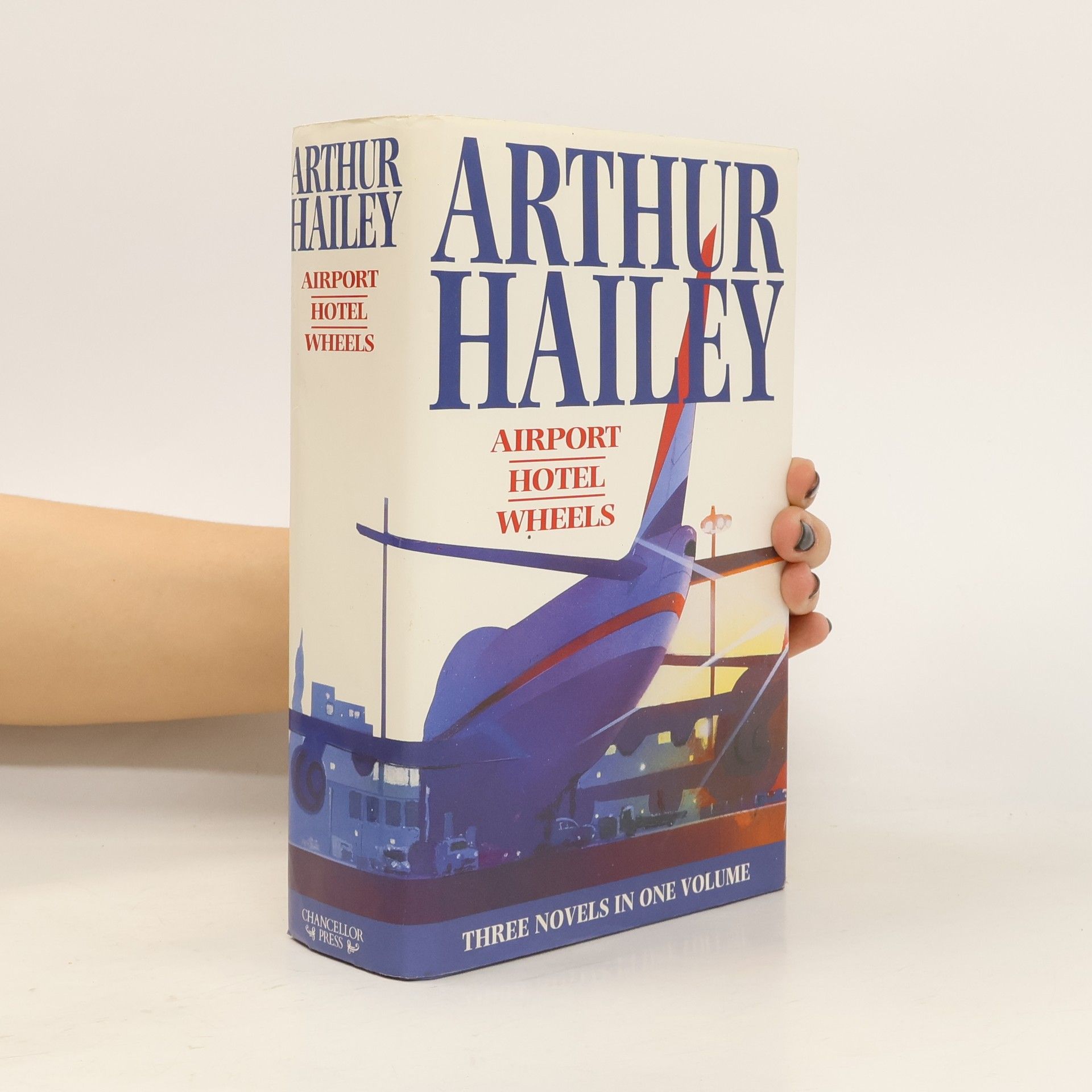 Arthur Hailey Airport ; Hotel ; Wheels