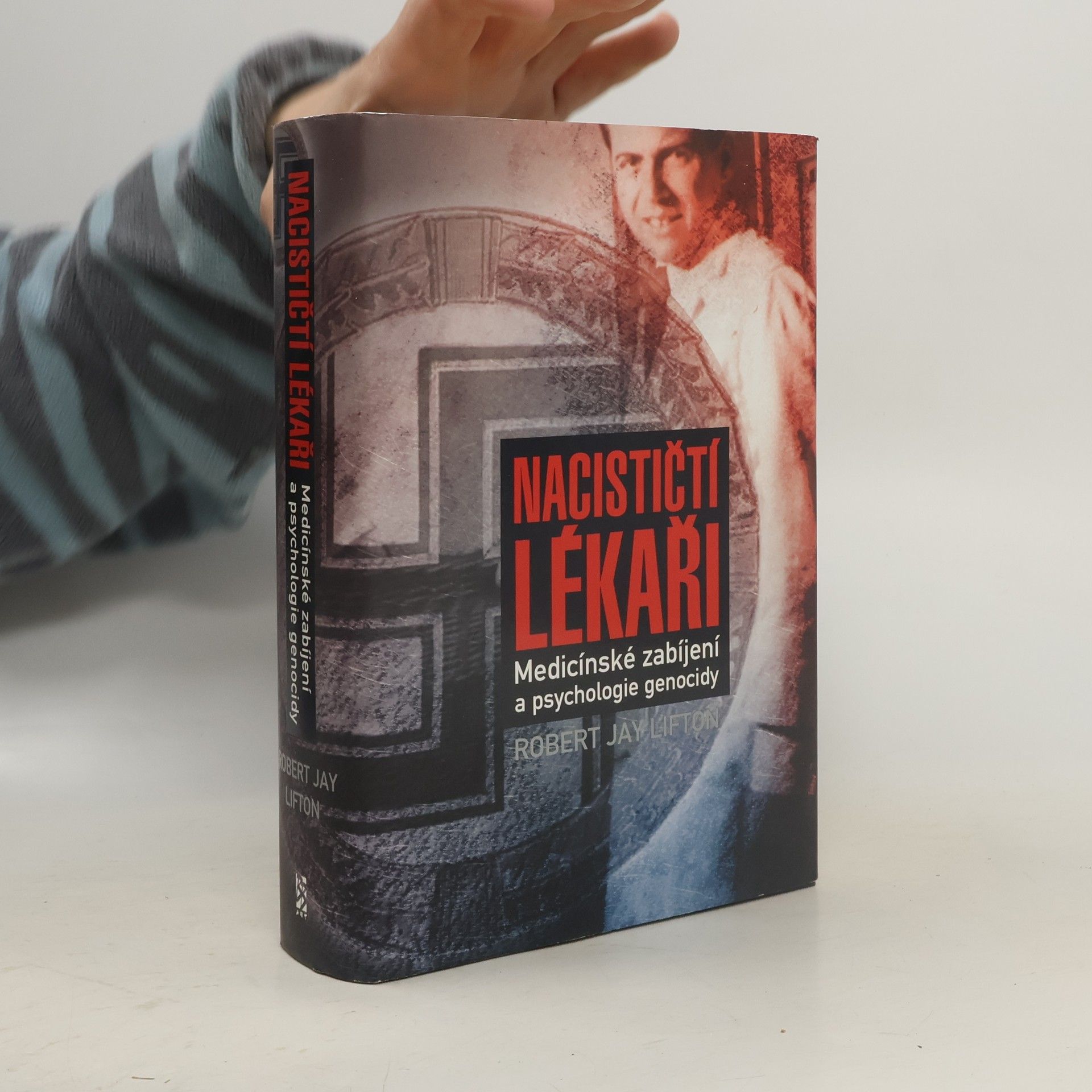 Robert Jay Lifton Nacističtí lékaři : medicínské zabíjení a psychologie genocidy