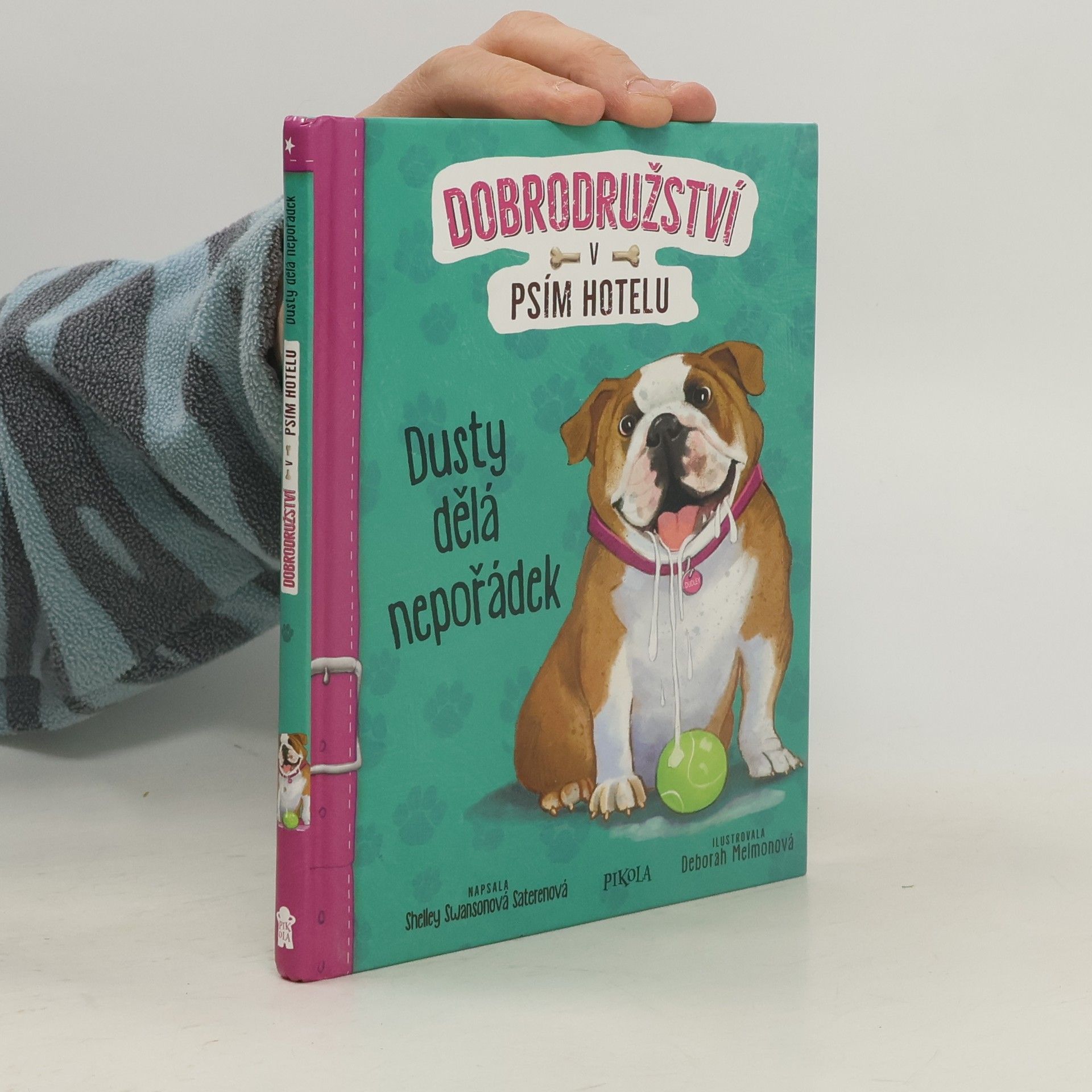 Shelley Swanson Sateren Dusty dělá nepořádek