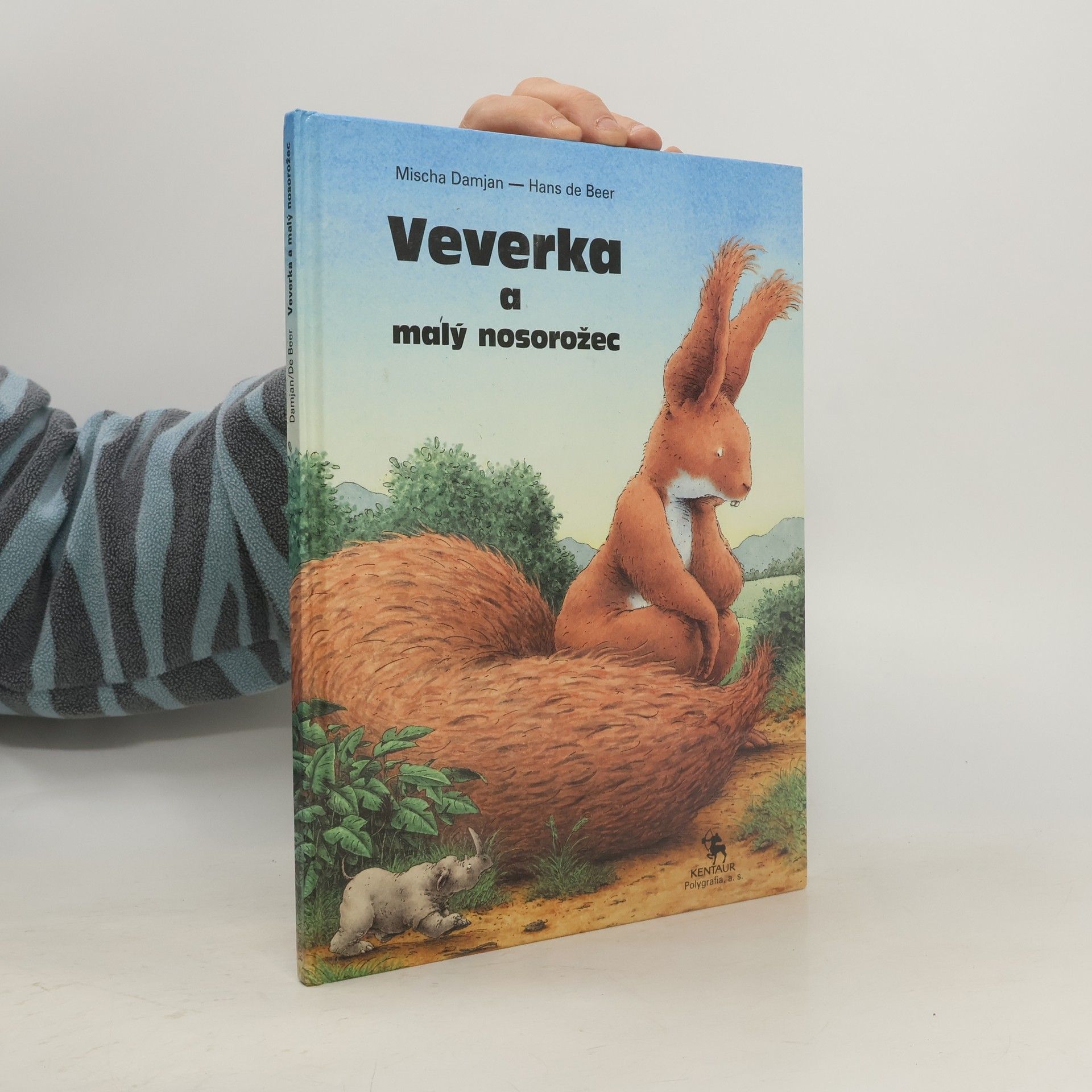 Veverka a malý nosorožec