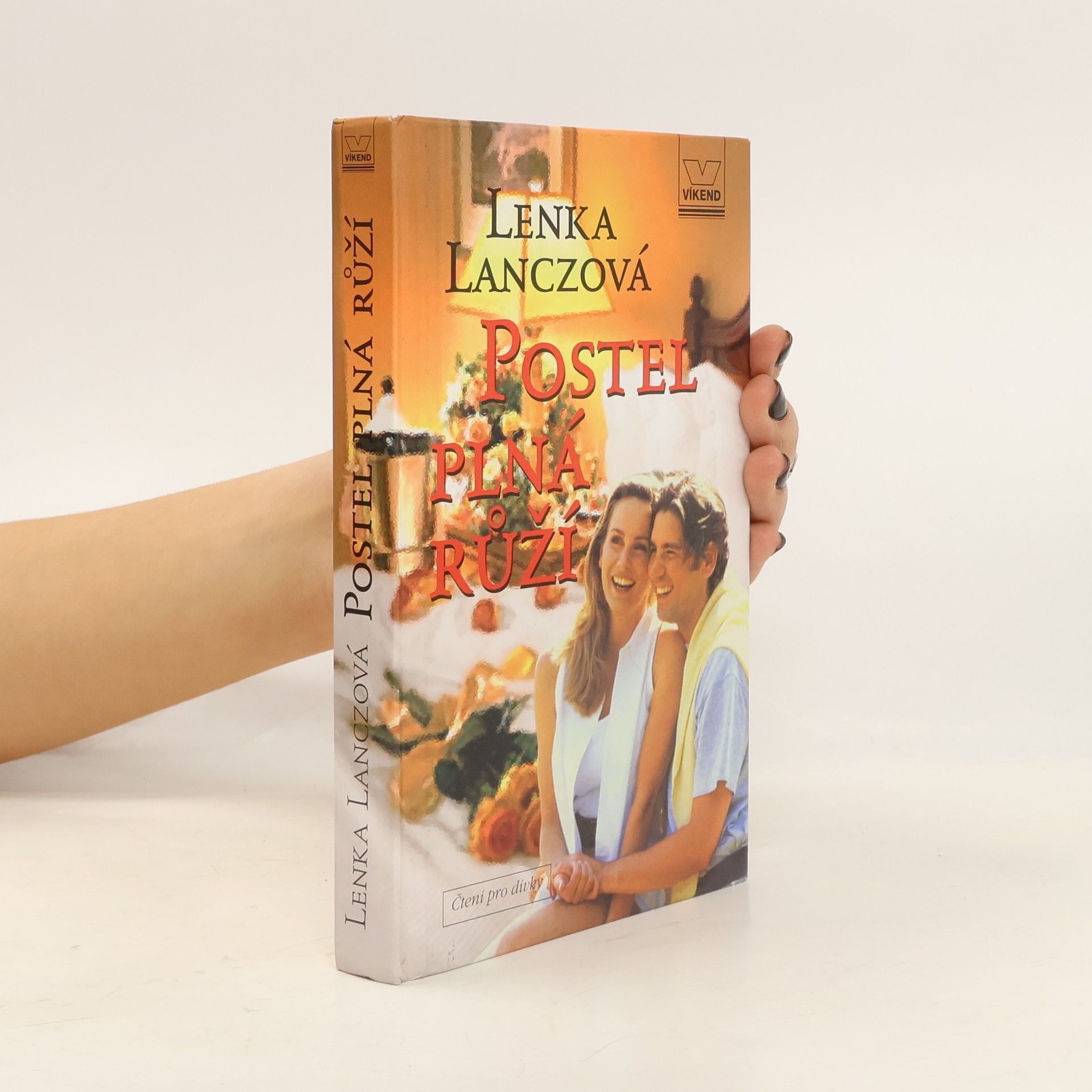 Lenka Lanczová Postel plná růží