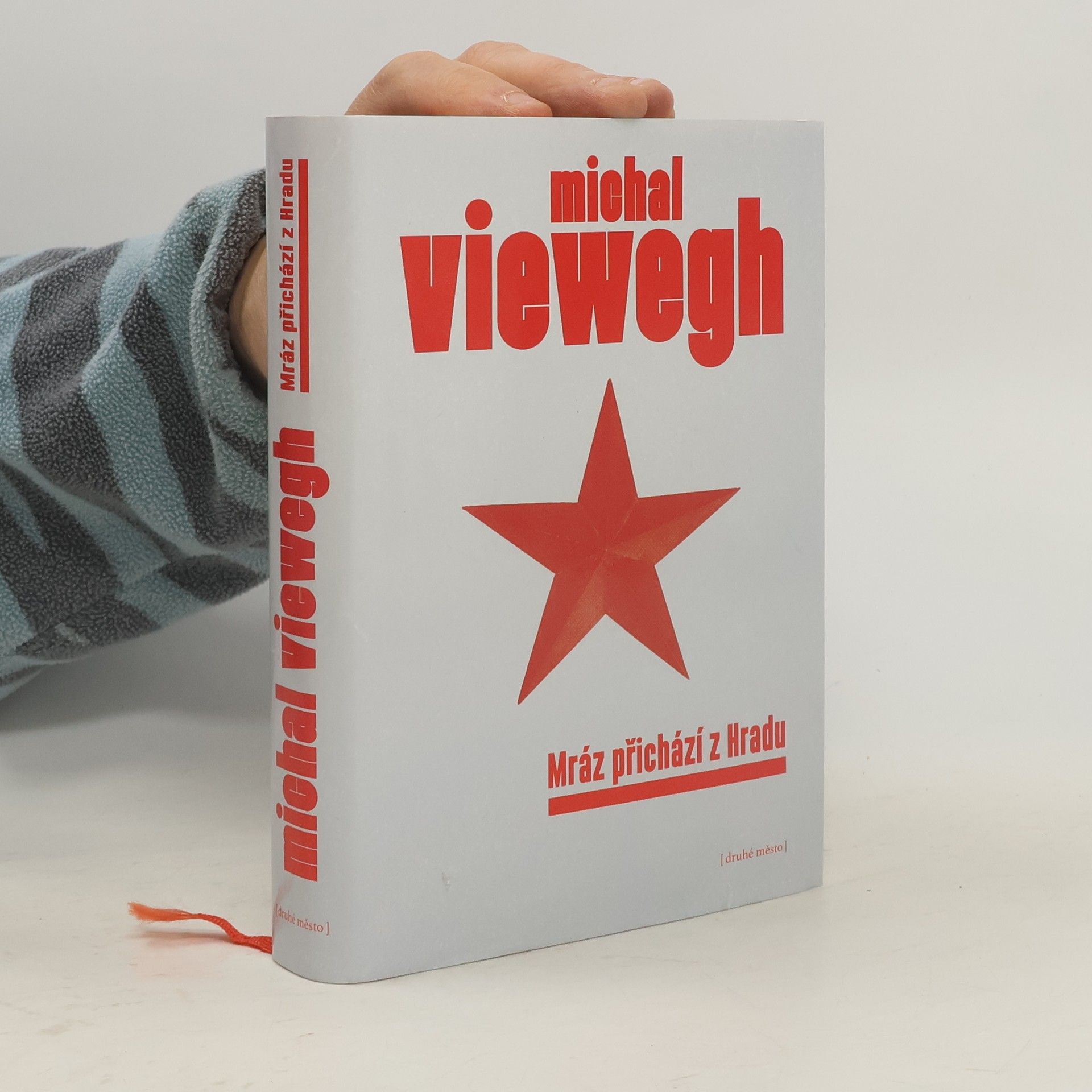 Michal Viewegh Mráz přichází z Hradu