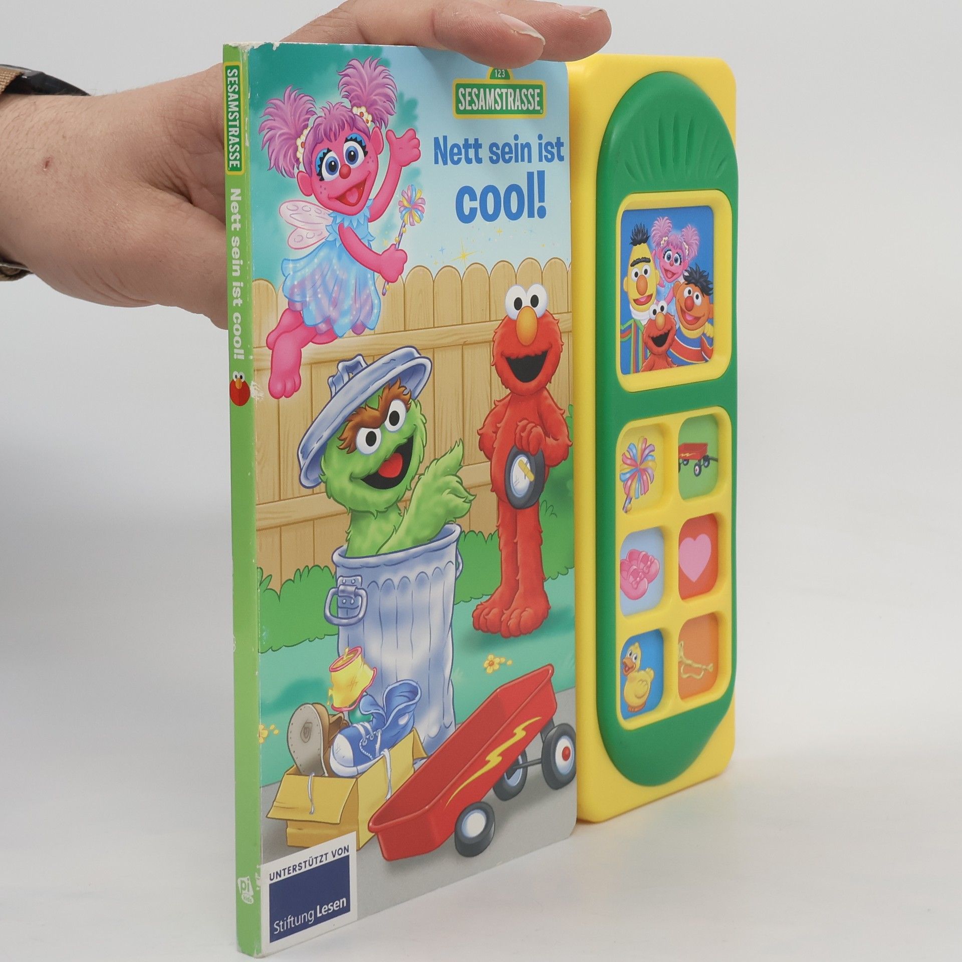 Kolektiv autorů Sesamstraße - Nett sein ist cool! - Soundbuch - Pappbilderbuch mit 7 Geräuschen