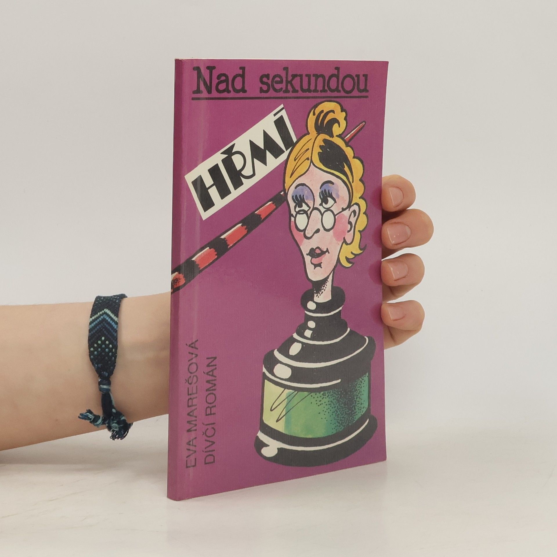 Eva Marešová Nad sekundou hřmí : dívčí román