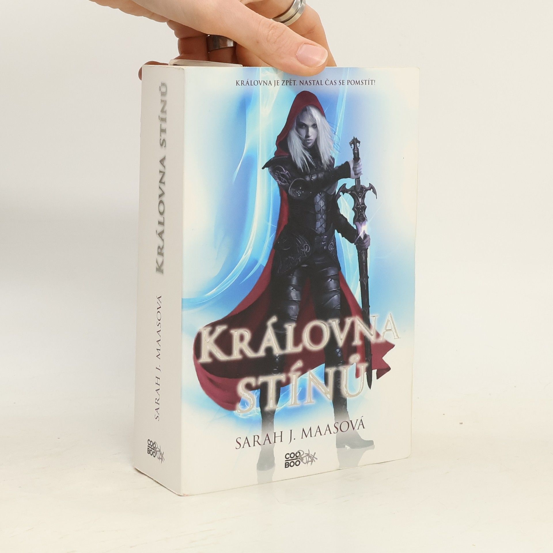 Sarah J. Maas Královna stínů