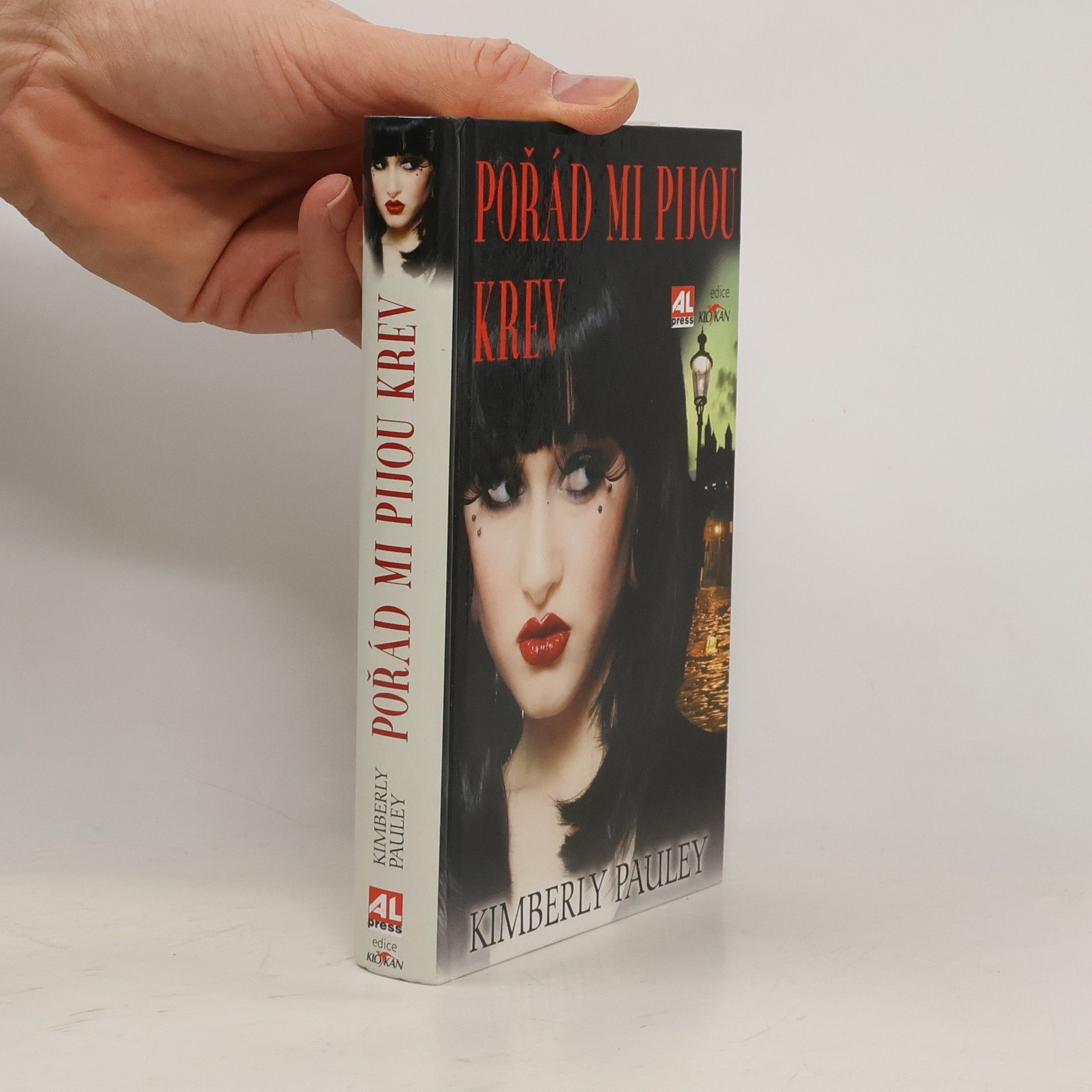 Kimberly Pauley Pořád mi pijou krev