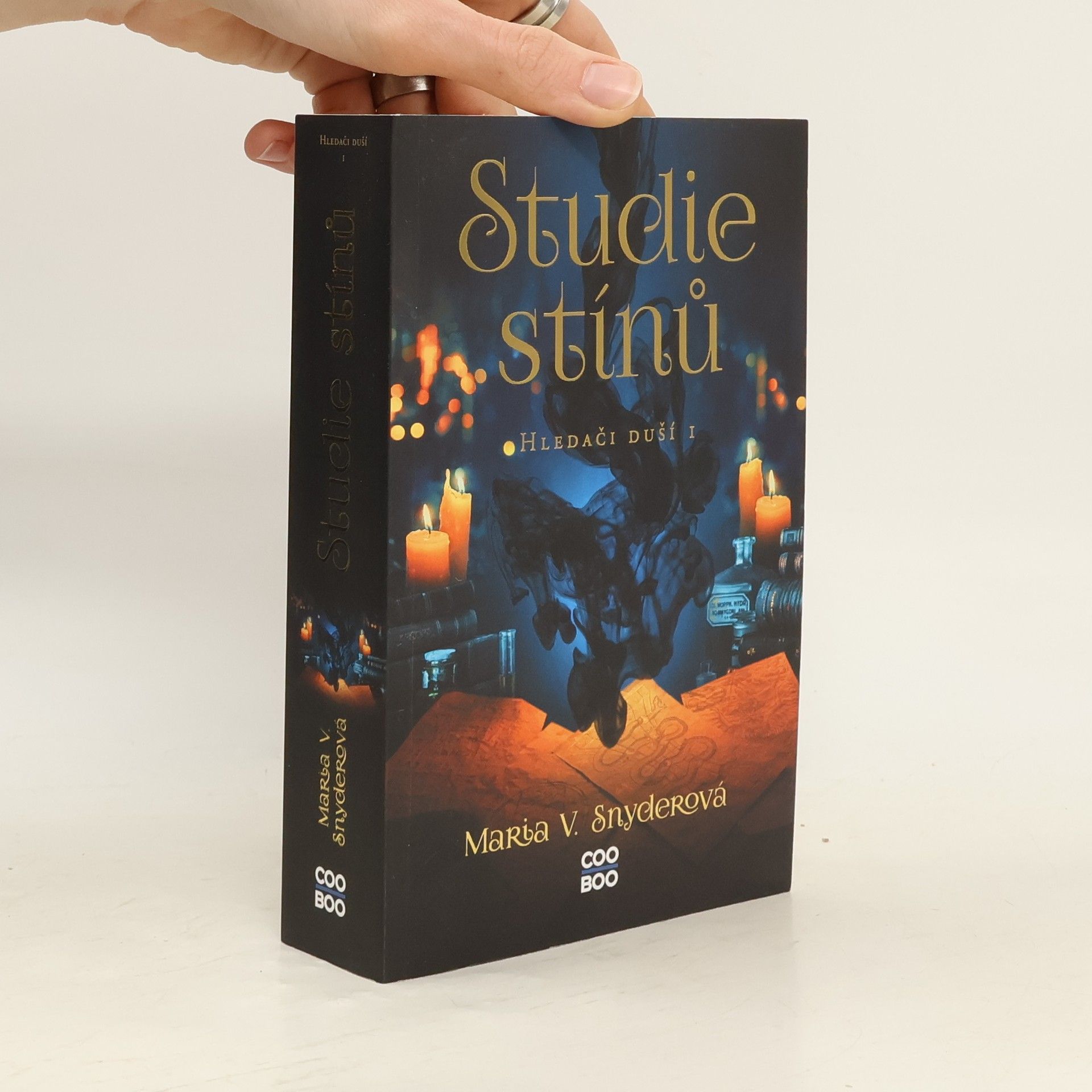 Maria V. Snyder Studie stínů. Hledači duší I.