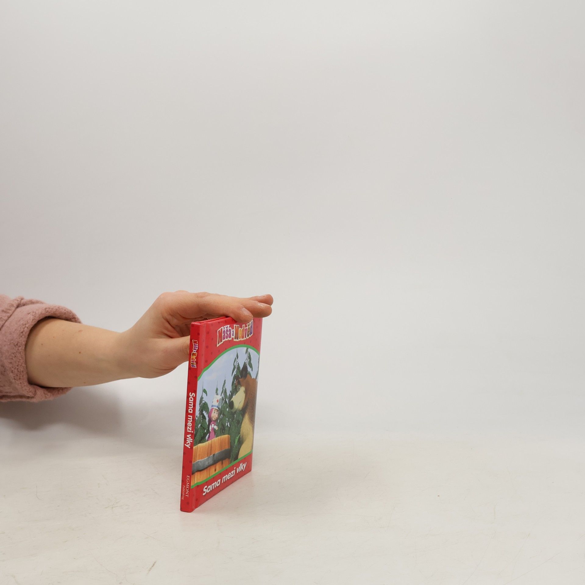 Oleg Kuzovkov Máša a medvěd. Sama mezi vlky