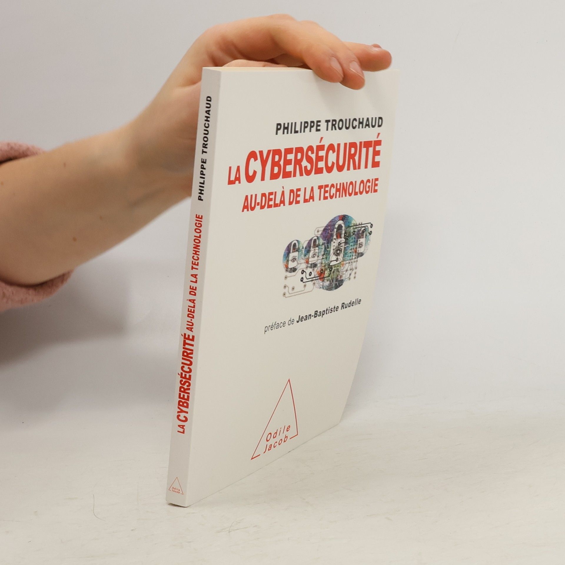 Philippe Trouchaud Cybersecurity Beyond Technology / La cybersécurité au-delà de la technologie