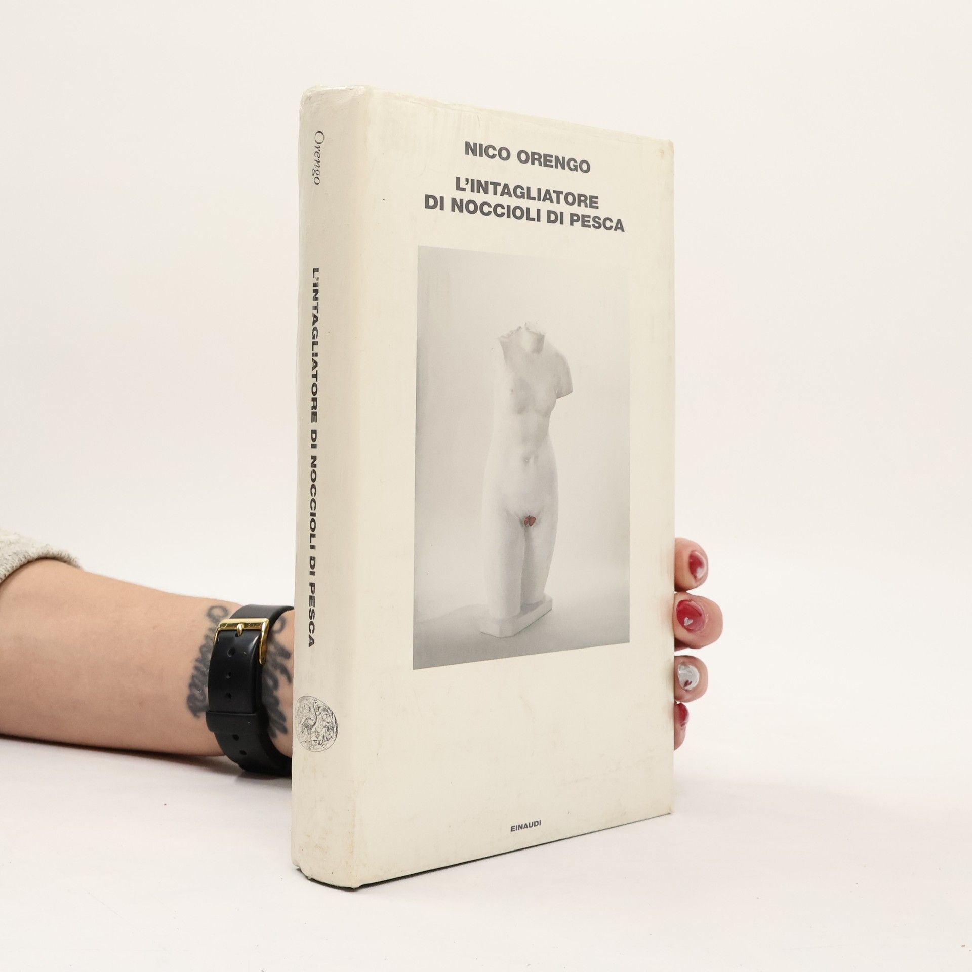 Nico Orengo L' intagliatore dei noccioli di pesca