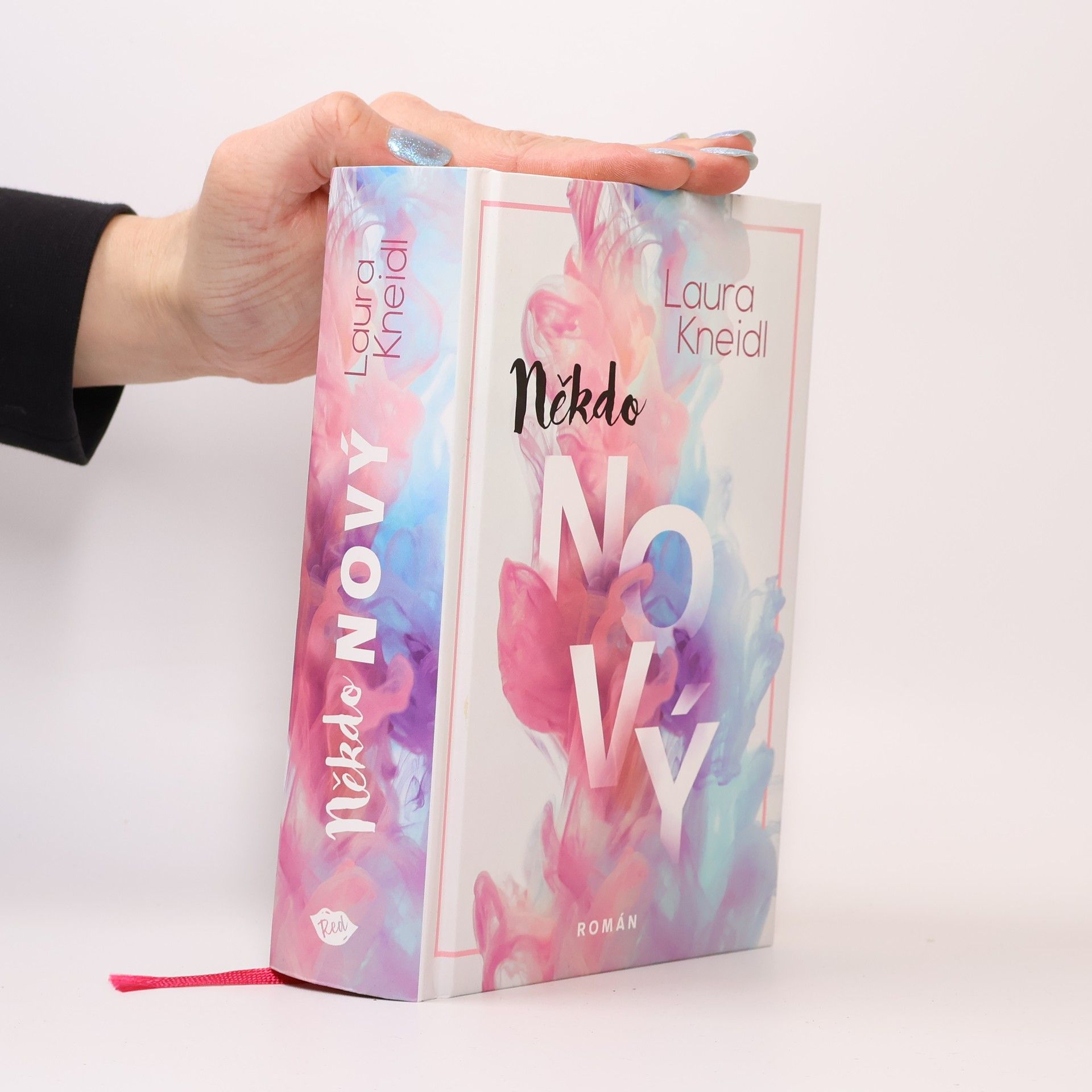 Laura Kneidl Někdo nový