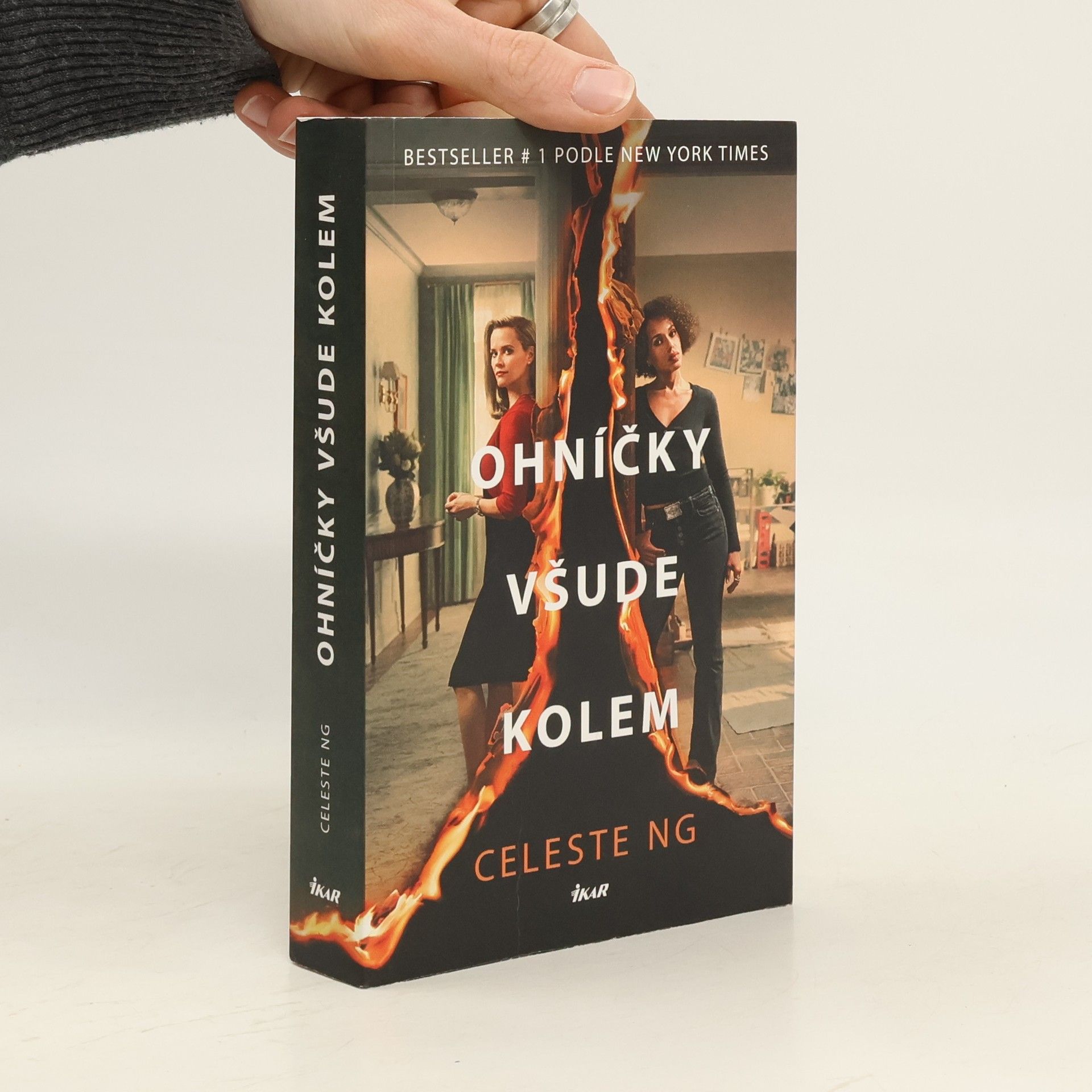 Celeste Ng Ohníčky všude kolem