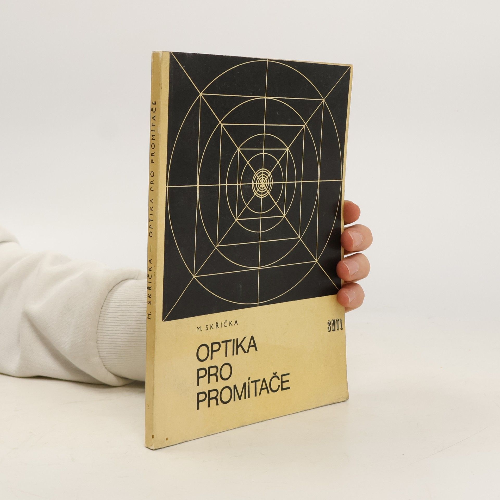 Optika pro promítače