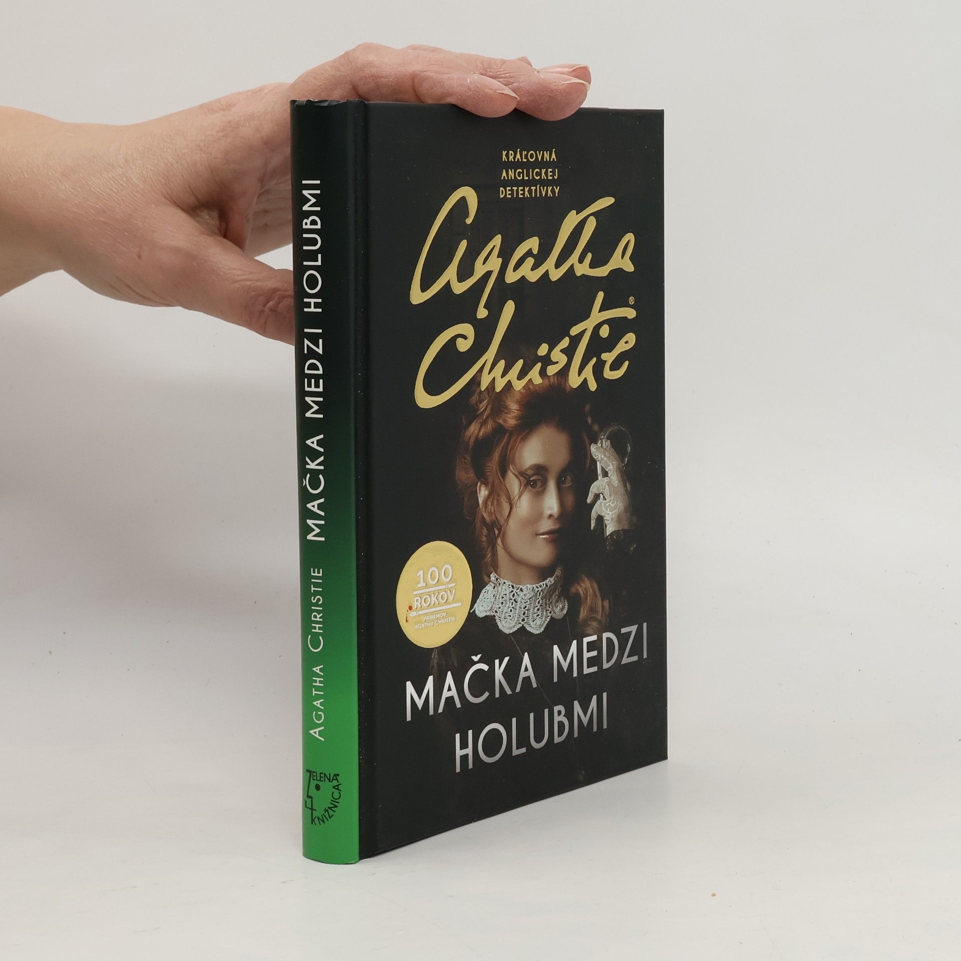 Agatha Christie Mačka medzi holubmi