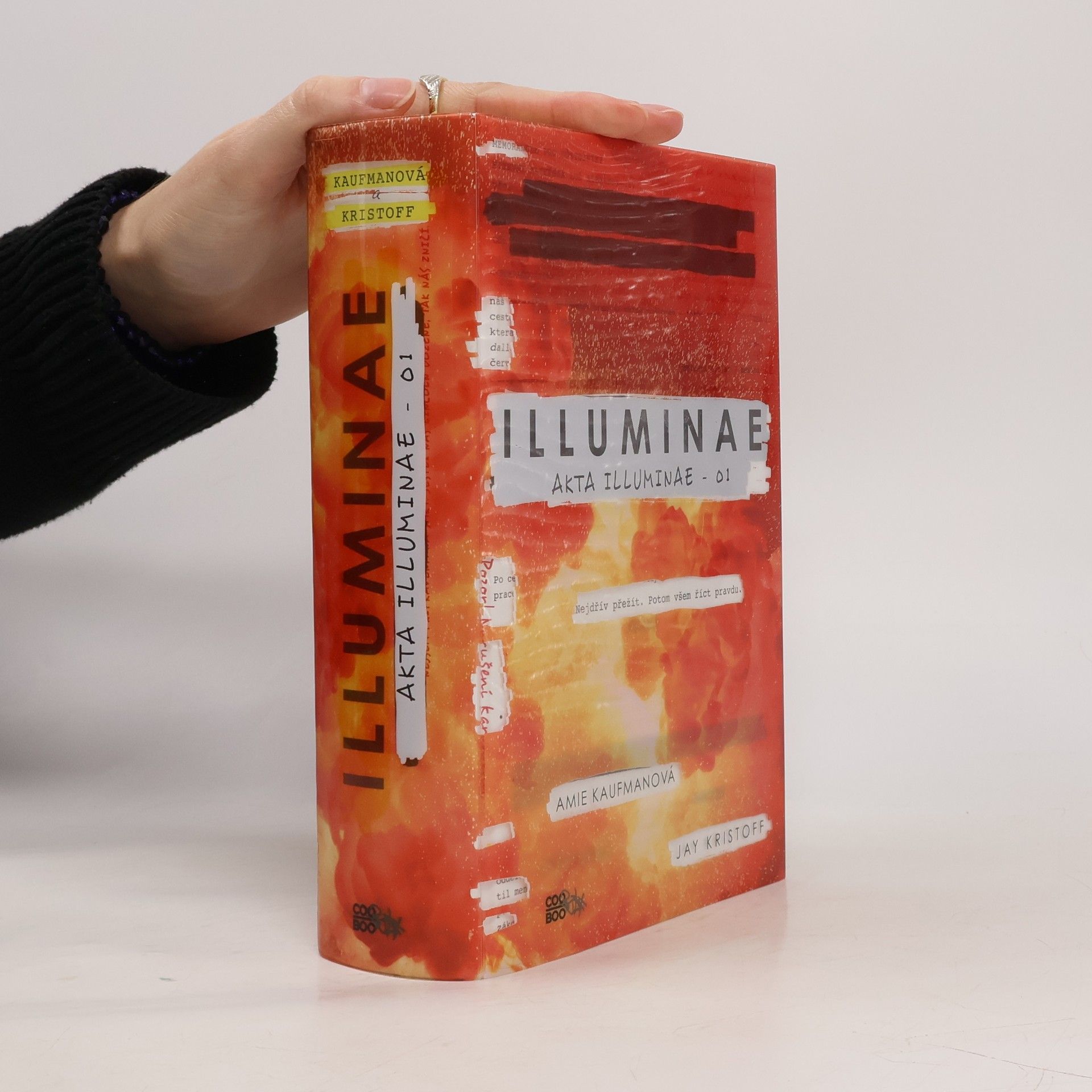 Akta illuminae 01, Illuminae