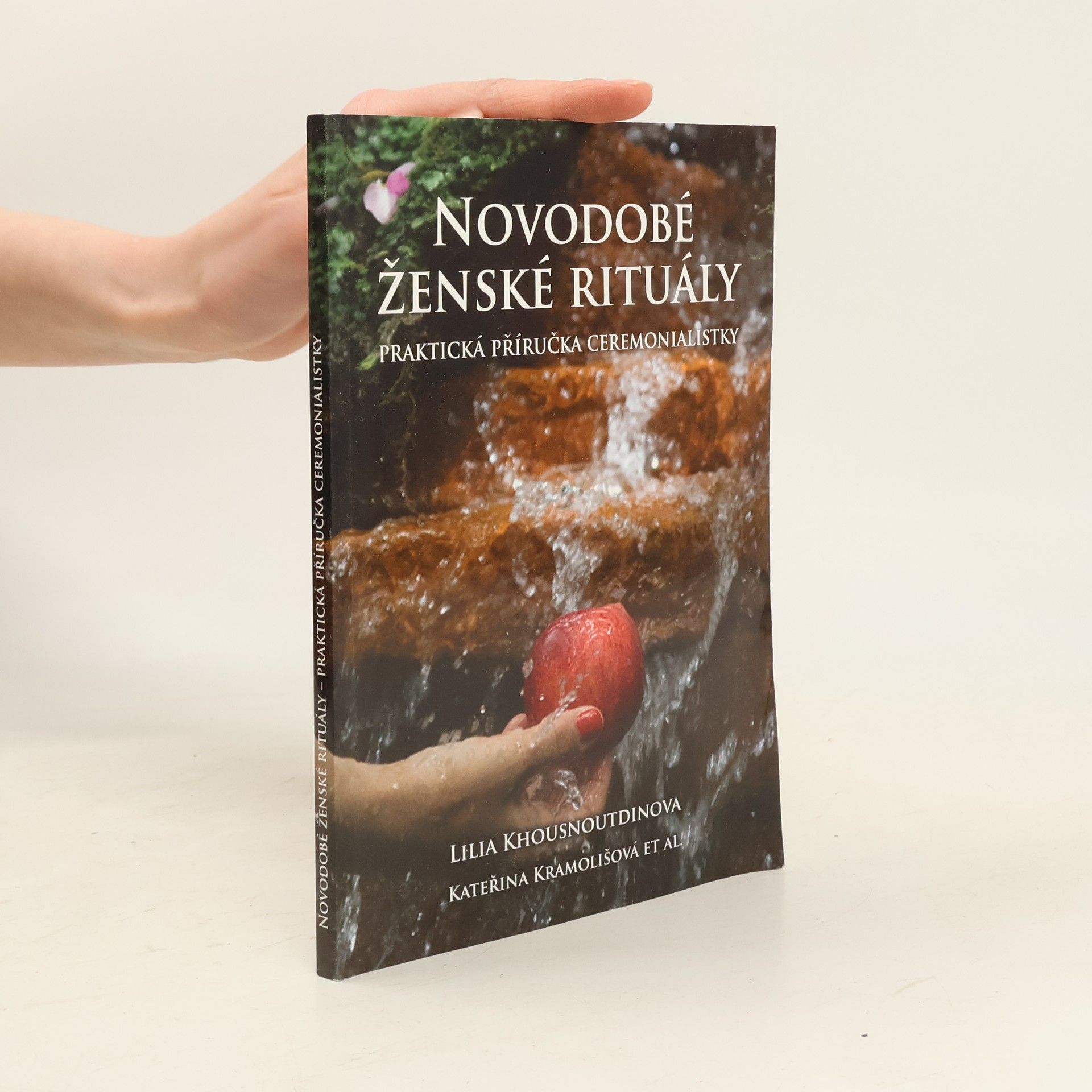 Lilia Khousnoutdinova Novodobé ženské rituály : praktická příručka ceremonialistky