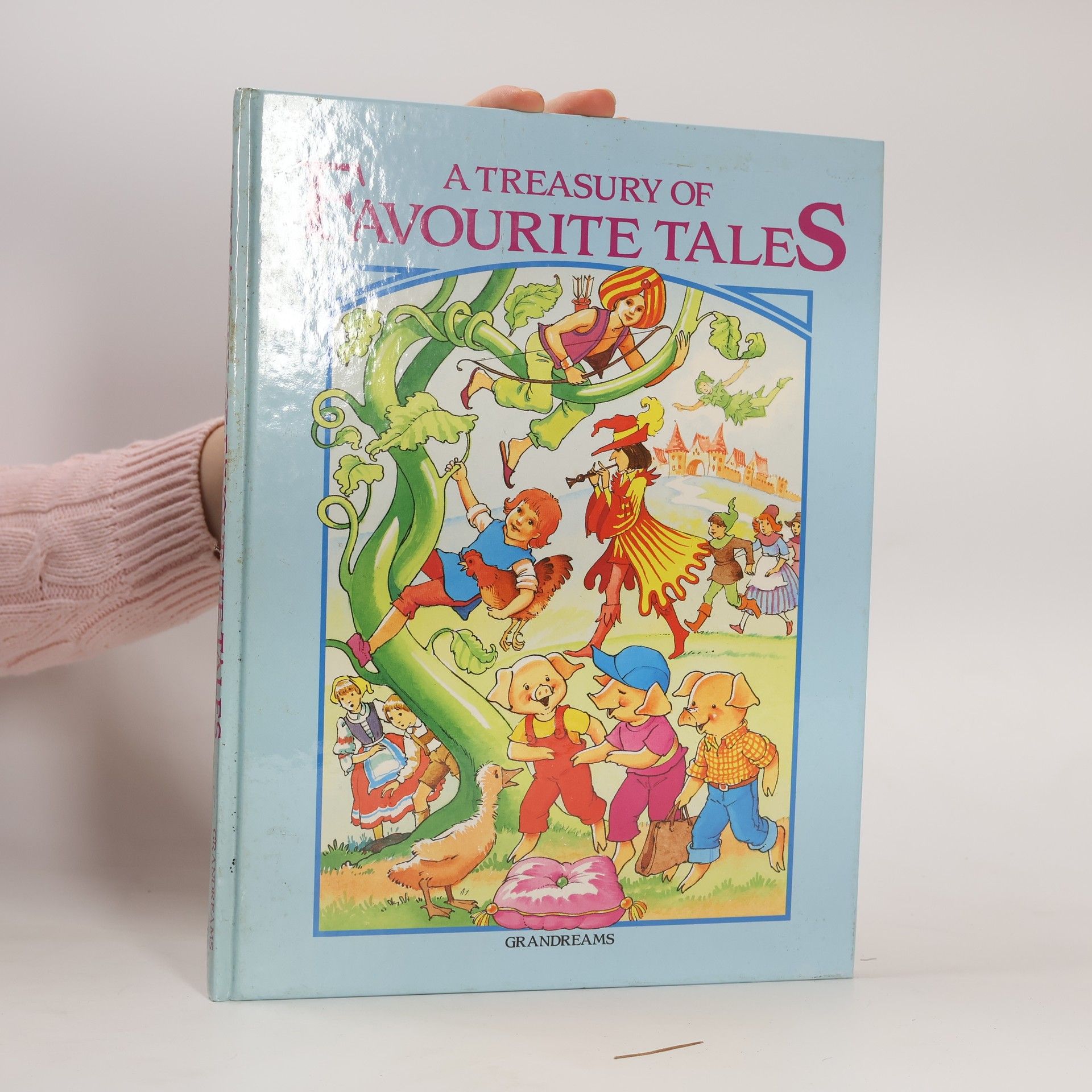 Ann McKie A Treasury of Favourite Tales